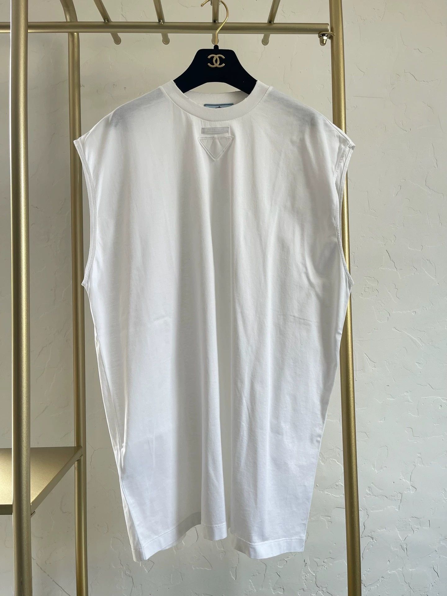 Prada Prada White Triangle Logo Sleeveless Top - dmc Size US S / EU 44-46 / 1 - 1 Thumbnail