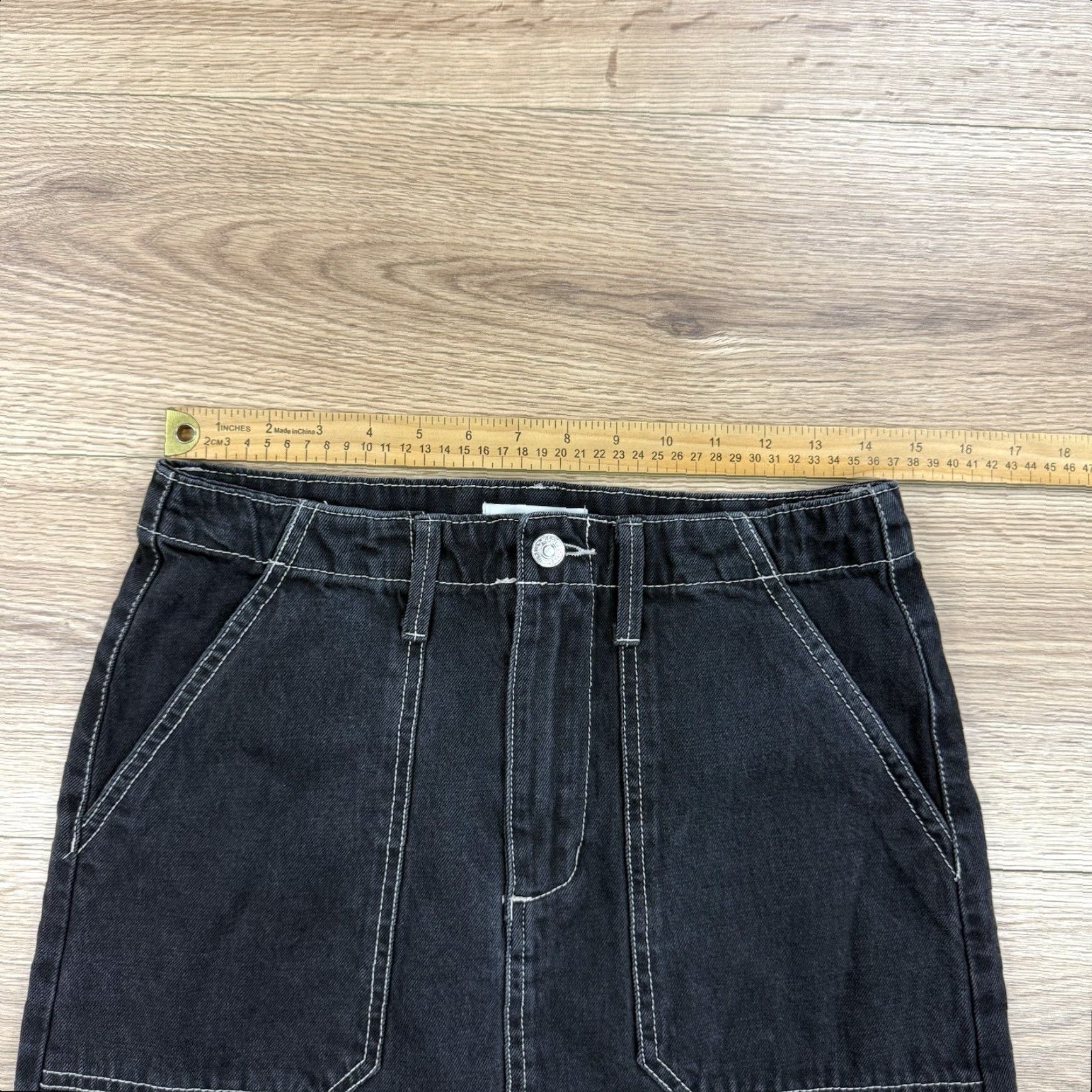 Forever 21 Forever 21 Black Denim Mini Skirt Womens Medium With Pockets Size 32" / US 10 / IT 46 - 4 Thumbnail