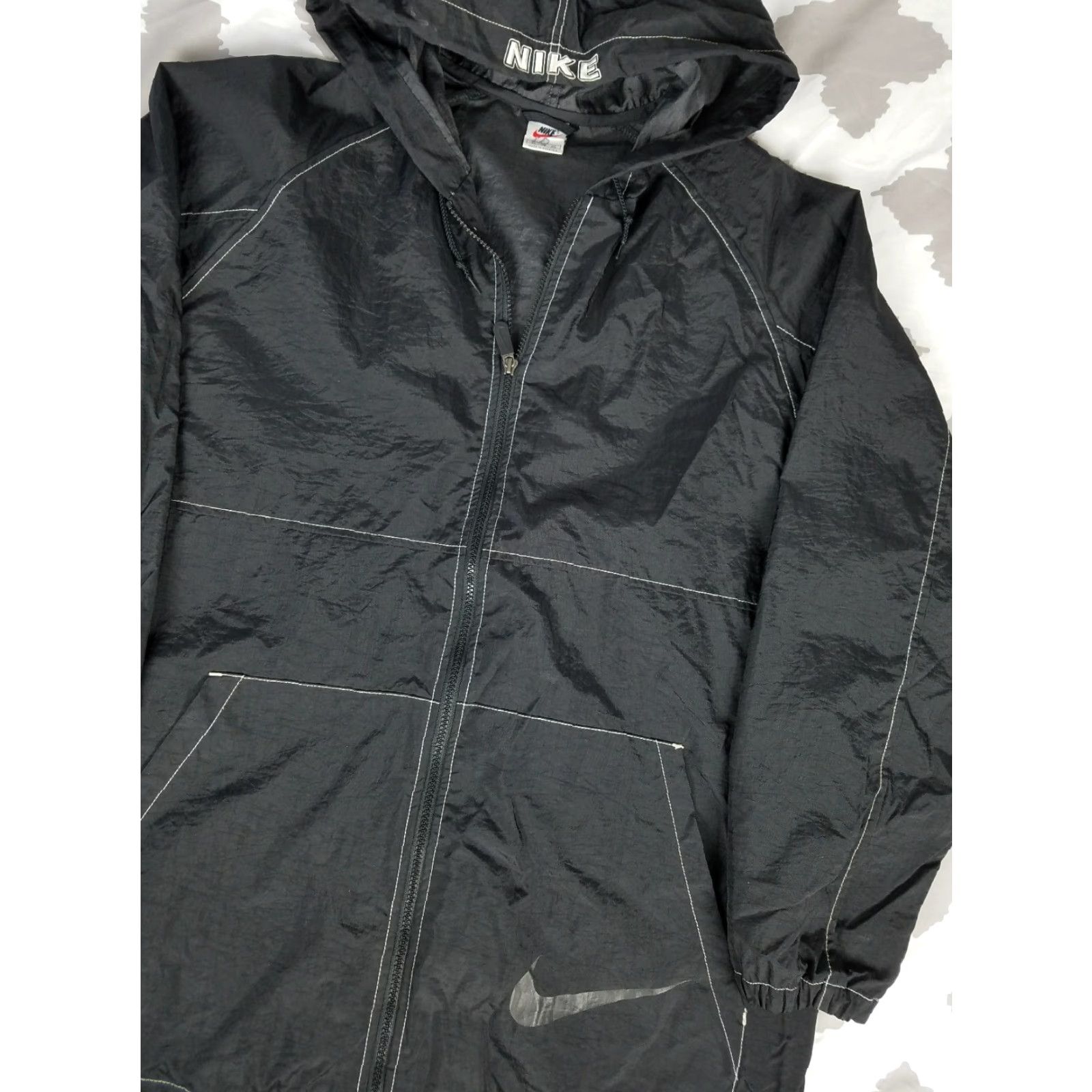Nike VINTAGE Nike Air Windbreaker Hoodie Jacket XL Black 90s Logo Spell Out Mens Size US XL / EU 56 / 4 - 3 Thumbnail