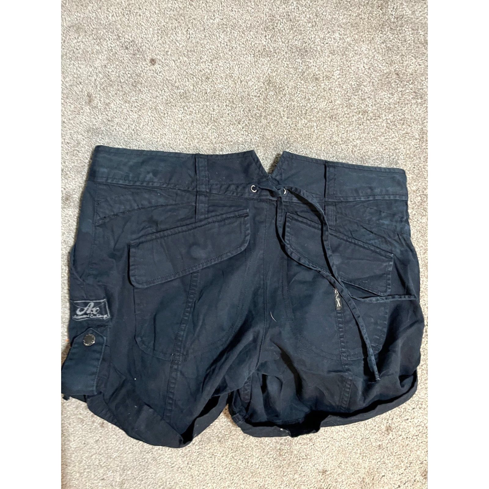 Armani Exchange ARMANI EXCHANGE WOMEN SHORTS Cuffed Short Black 2 PRE-OWNED Size 26" / US 2 / IT 38 - 2 Thumbnail