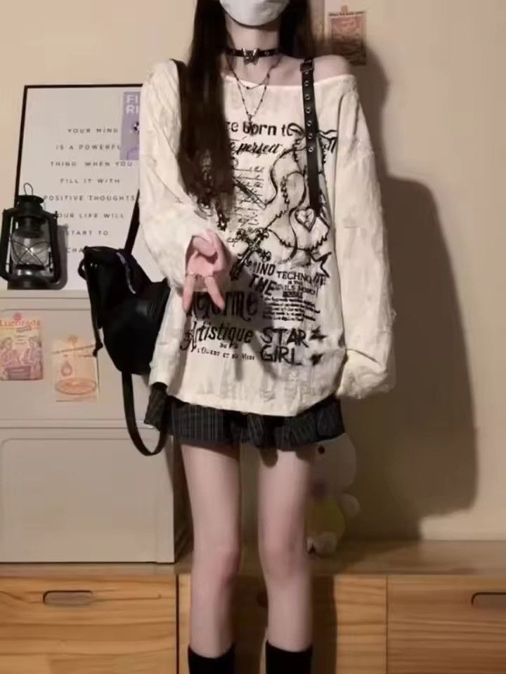 Japanese Brand Grunge Distressed Off-Shoulder Graphic Longsleeve Size S / US 4 / IT 40 - 1 Thumbnail
