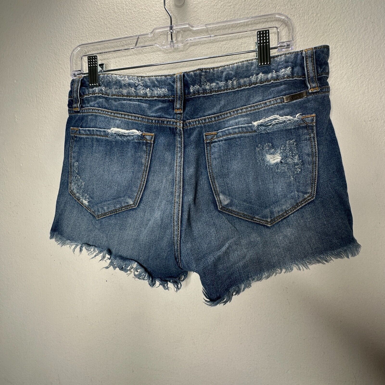 Other Kancan Medium Wash Mid-Rise Distressed Raw Hem Shorts 28 Size 28" / US 6 / IT 42 - 6 Thumbnail