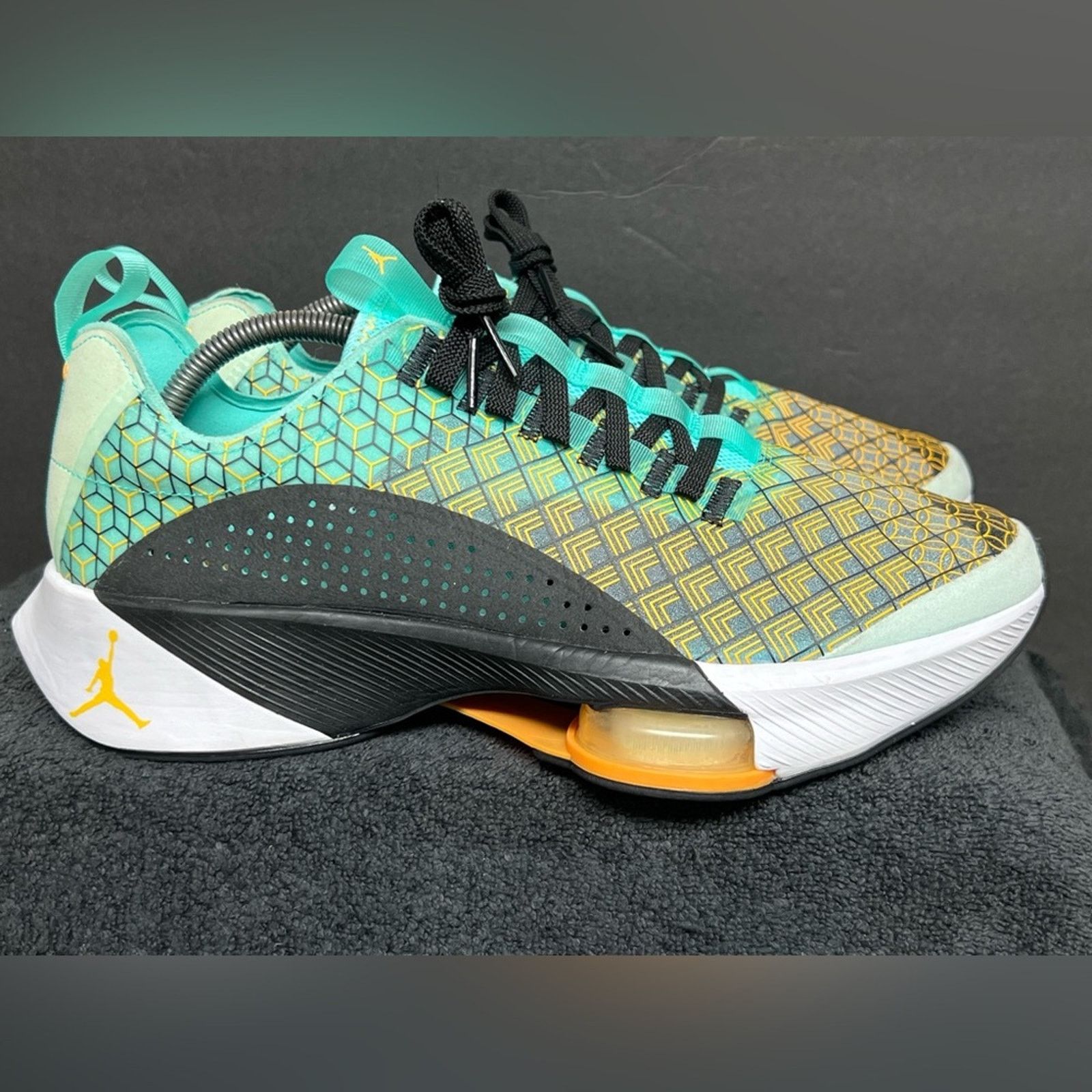 Jordan Brand RARE Jordan Air Zoom Renegade "Flash Crimson" Shoes SAMPLE Size US 10 / EU 43 - 4 Thumbnail
