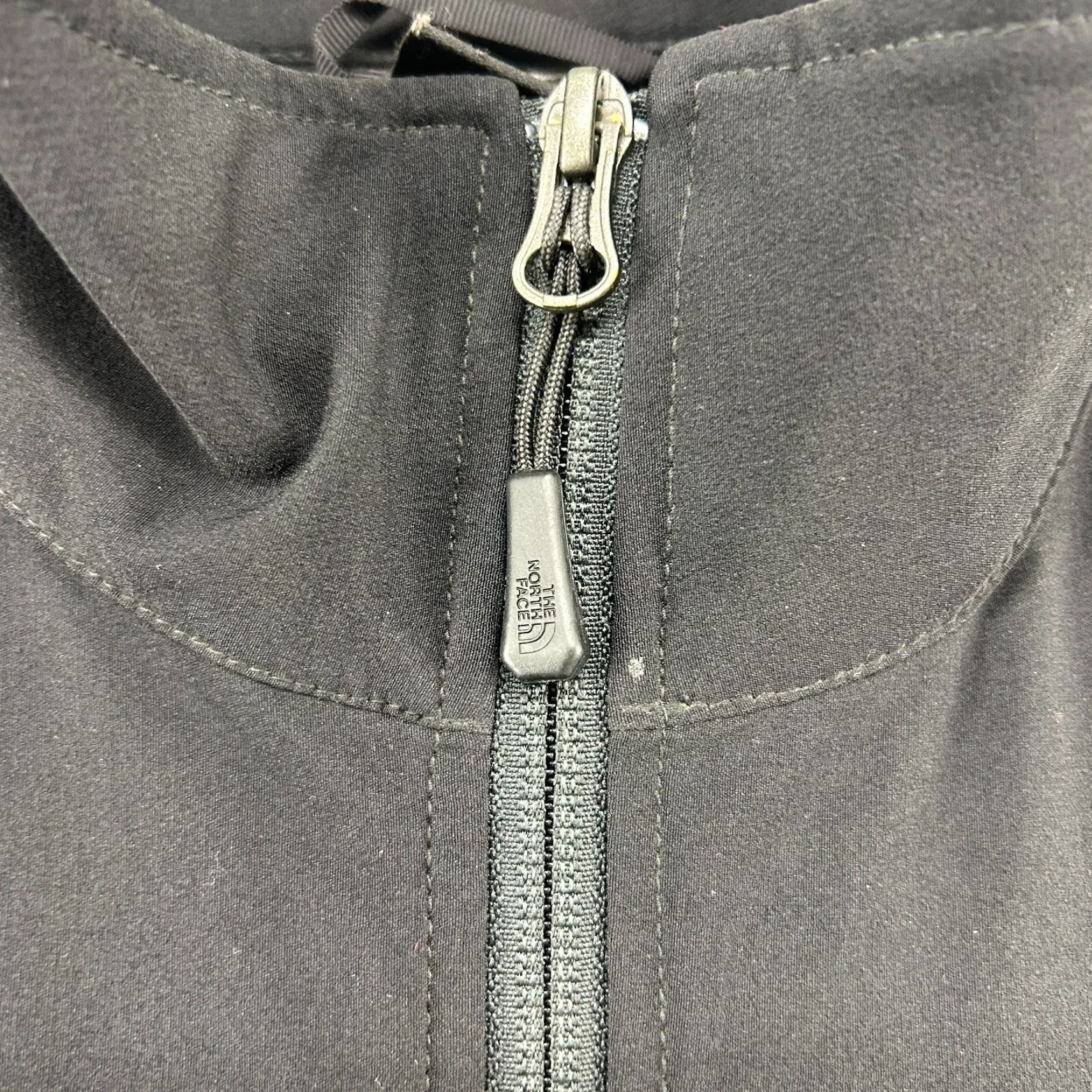 The North Face **The North Face Men's Windbreaker Jacket L Black Regular Fit** The North Face Men's Windbreaker Jacket L Black Regular Fit Size US L / EU 52-54 / 3 - 4 Thumbnail