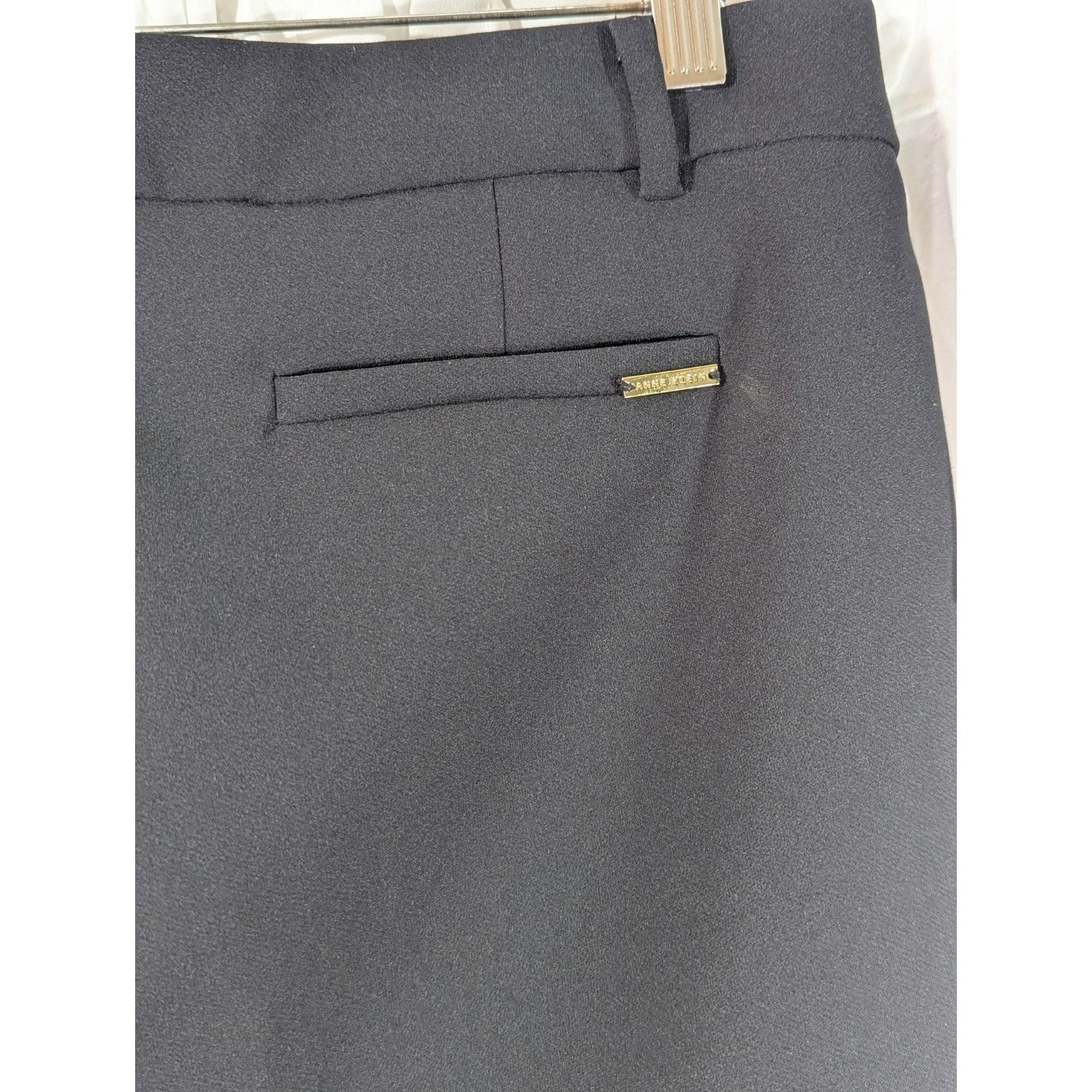 Anne Klein Anne Klein Black Straight Leg Pants Size 8 Gold Details Size 30" / US 8 / IT 44 - 8 Thumbnail
