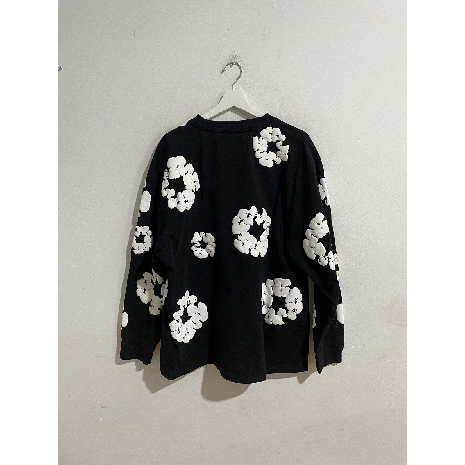 DENIM TEARS DENIM TEARS WREATH LONG SLEEVE CREWNECK SIZE XXL PREOWNED Size US XXL / EU 58 / 5 - 2 Thumbnail