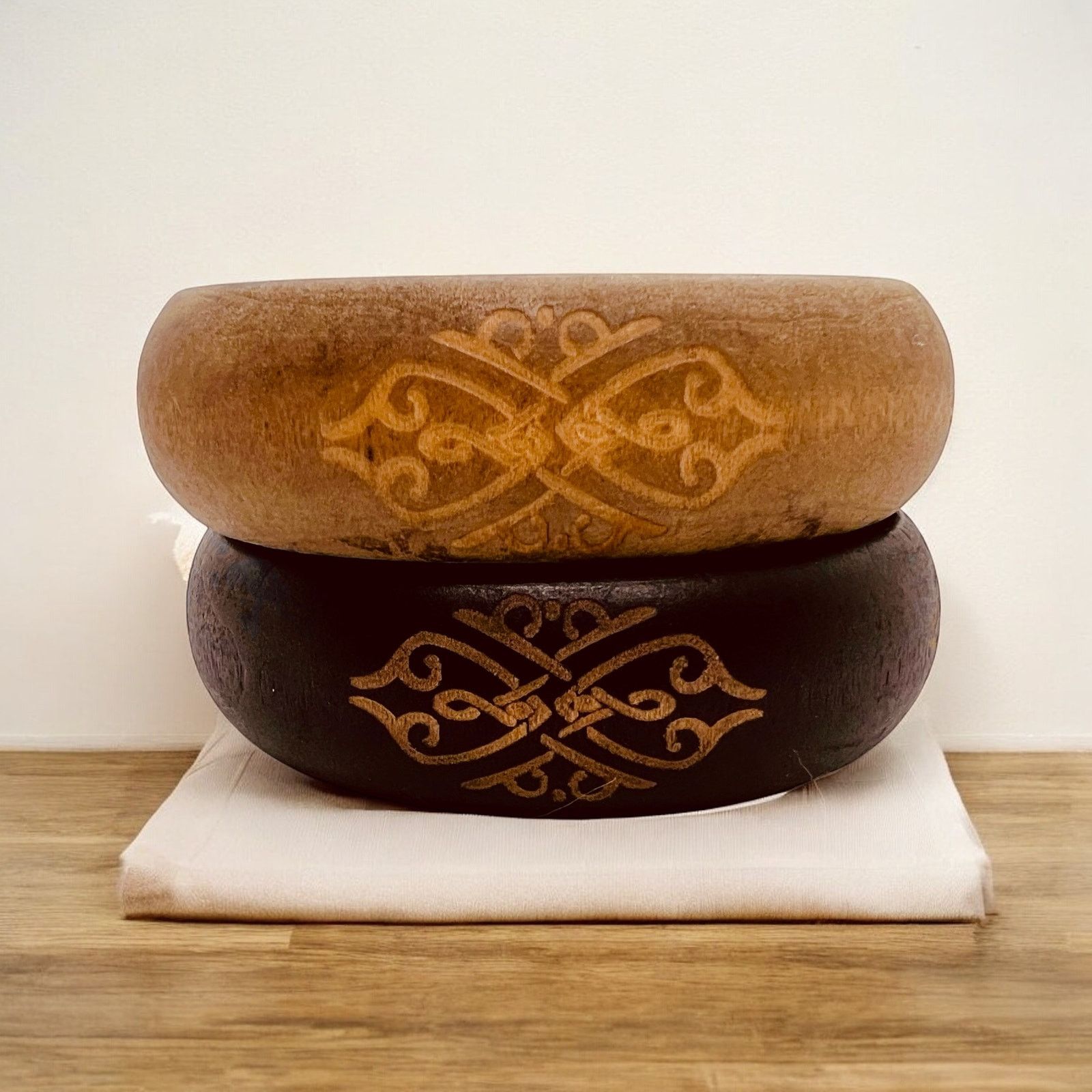 Vintage Vintage Wood Bangle Set-Bracelet 60s-Boho-Hippie-Etched Size ONE SIZE - 1 Thumbnail