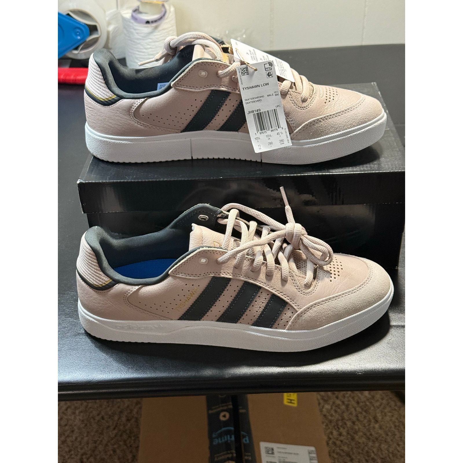 Adidas Adidas Mens Tyshawn JH8149 TYSHAWN LOW (Sz 11M) Size US 11 / EU 44 - 1 Thumbnail