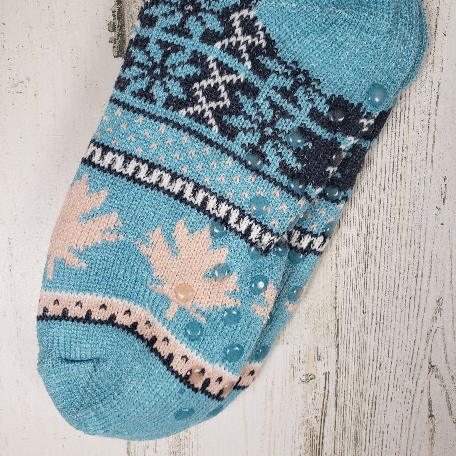 Other NWT Sherpa Lined Knit Winter Snowflake No-Slip Slipper Socks Size ONE SIZE - 2 Thumbnail