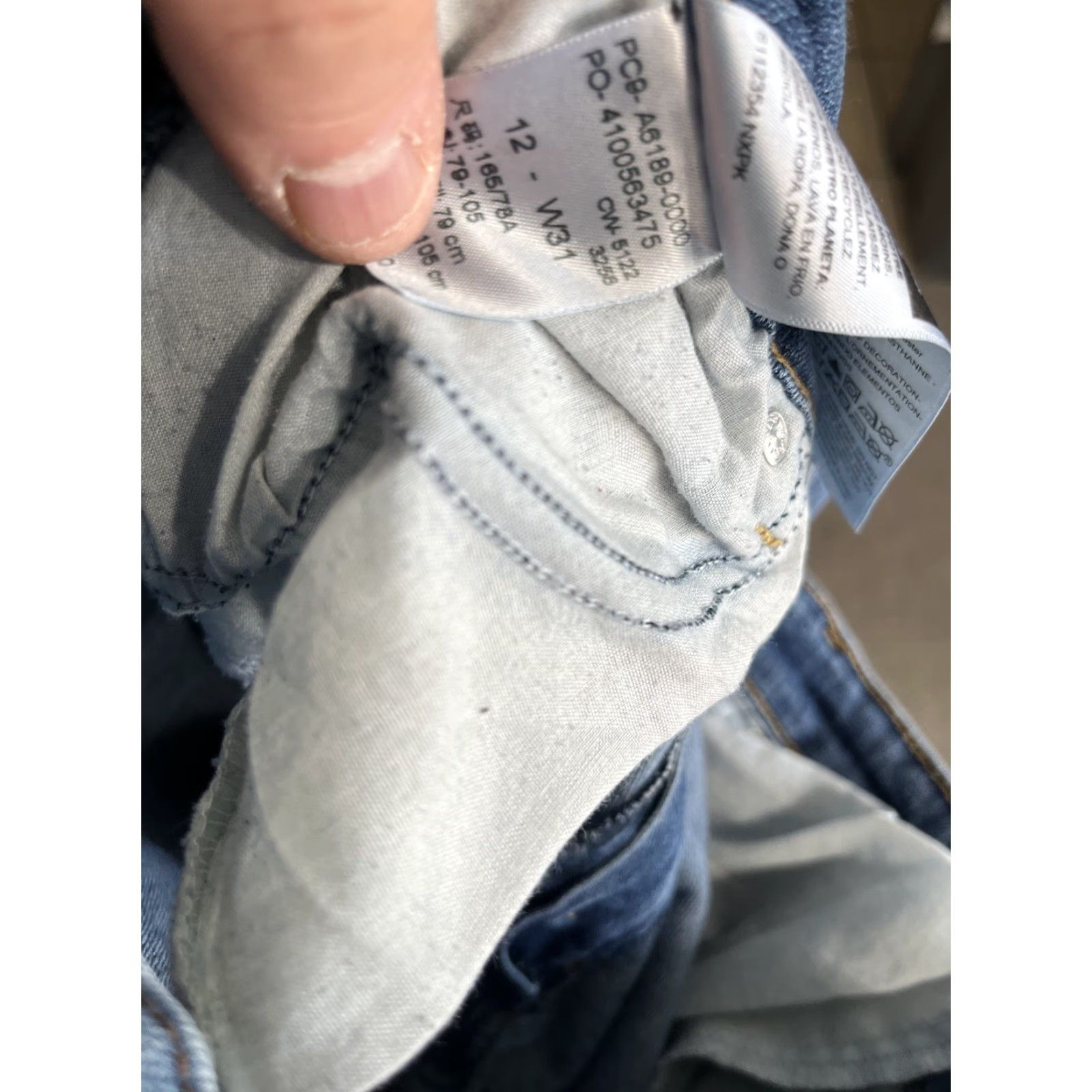 Vintage Levi’s Signature Women’s Jeans - bootcut, Medium wash, 12, 31 in, 29 in inseam, Blue, Regular, 2010s? (no decade allowed?) Size 34" / US 12 / IT 48 - 6 Thumbnail