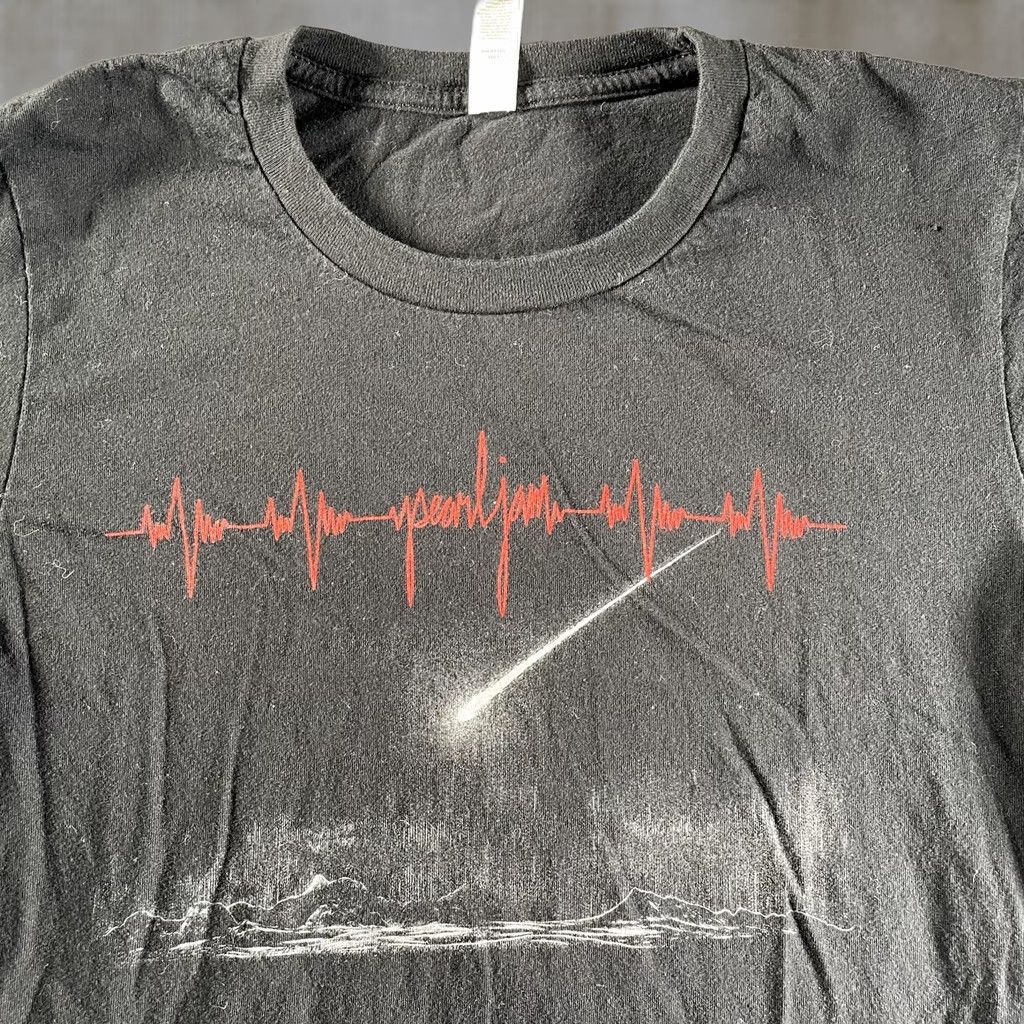 Vintage Pearl Jam Shirt Mens Small Black 2022 Tour Heartbeat Meteor Graphic Band Tee Size US S / EU 44-46 / 1 - 1 Thumbnail