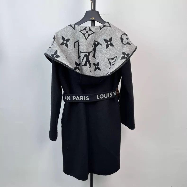 Louis Vuitton Louis Vuitton Cashmere Logo-covered bathrobe coat Size XXS / US 00 / IT 34 - 2 Thumbnail