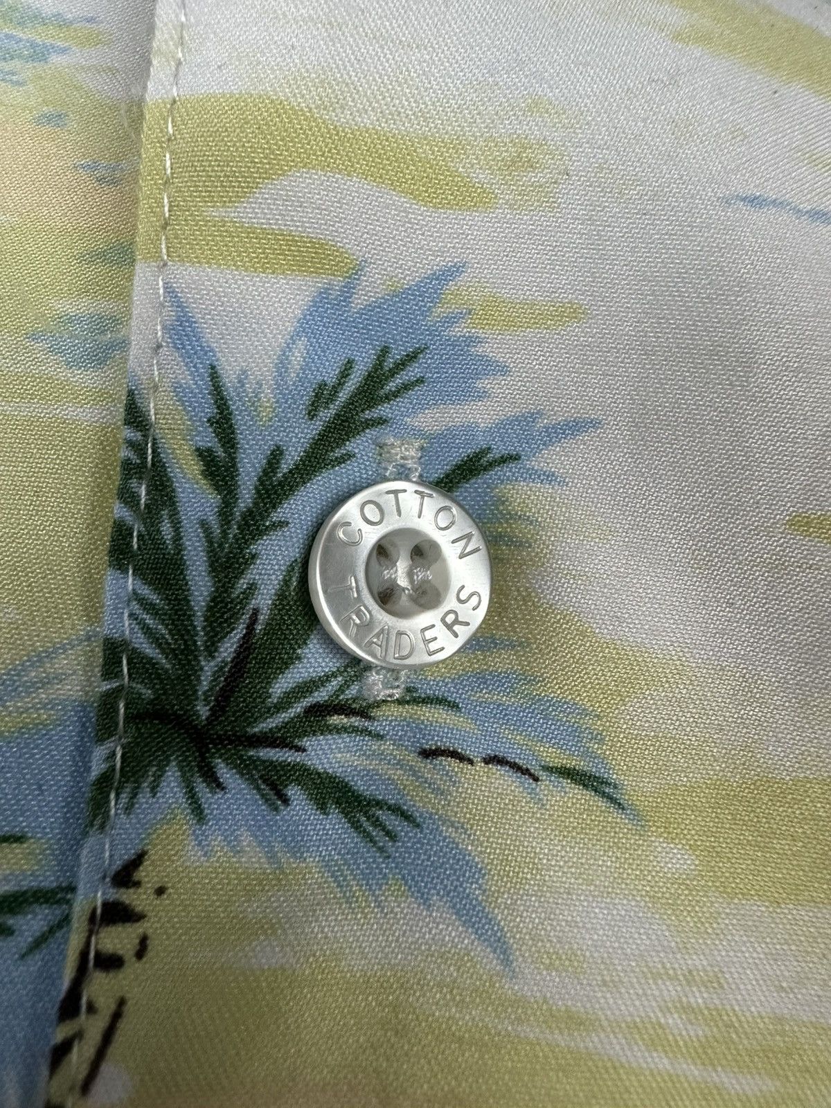 Vintage Hawaiian Shirt Yellow Island Print Size US L / EU 52-54 / 3 - 7 Thumbnail