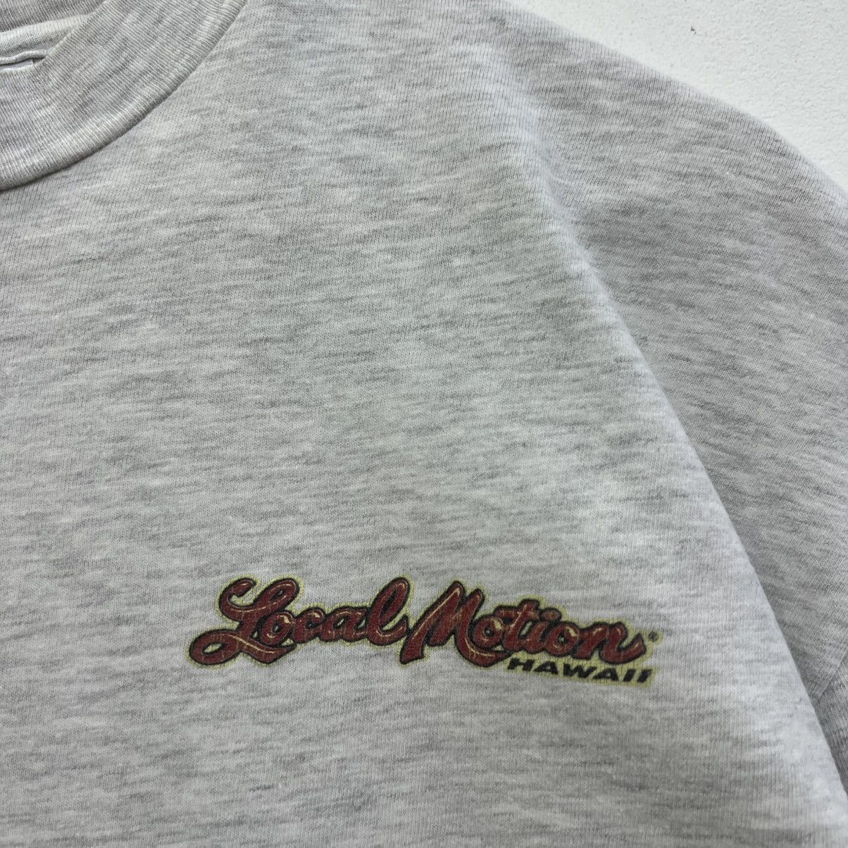 Vintage LOCAL MOTION HAWAII VINTAGE SURFING BACKHIT TSHIRT Size US L / EU 52-54 / 3 - 5 Thumbnail
