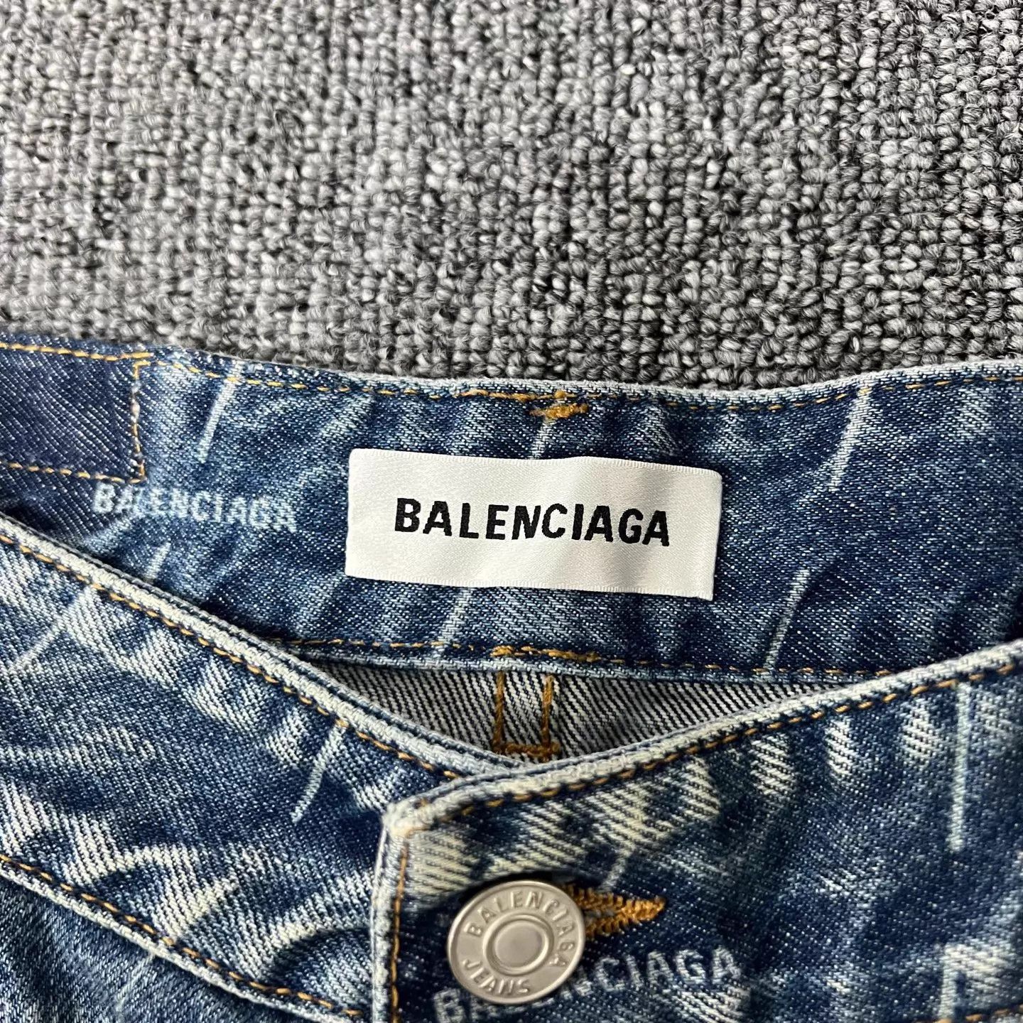 Balenciaga Balenciaga Allover Fringe Hem Washed Denim Skirt Size 26" / US 2 / IT 38 - 5 Thumbnail