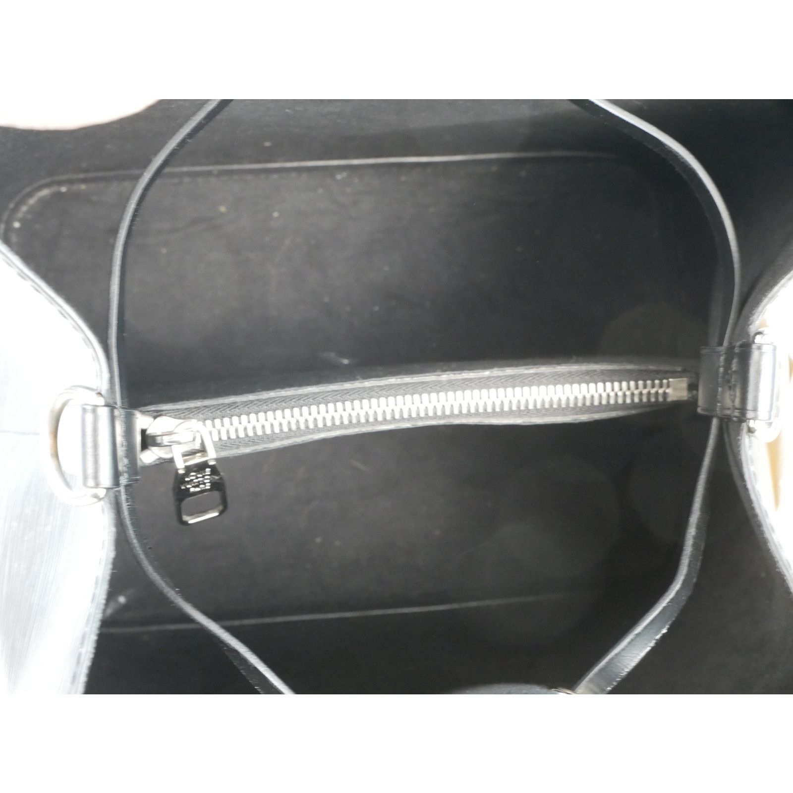 Louis Vuitton Louis Vuitton Black Epi NeoNoe MM Size ONE SIZE - 11 Thumbnail
