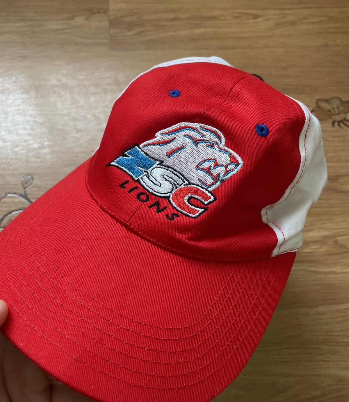 Vintage Vintage ZSC Lions Swiss Ice Hockey Cap, Zurich Switzerland Size ONE SIZE - 9 Thumbnail