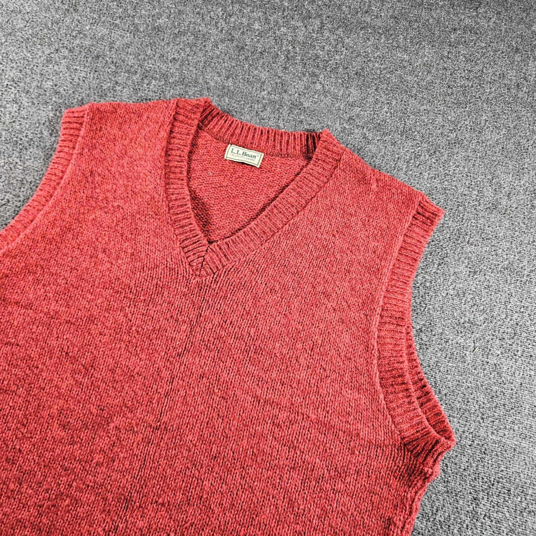 Vintage VINTAGE L.L. BEAN Sweater Vest Mens Large Red Wool V-Neck Knit Pullover 90s Size US L / EU 52-54 / 3 - 3 Thumbnail