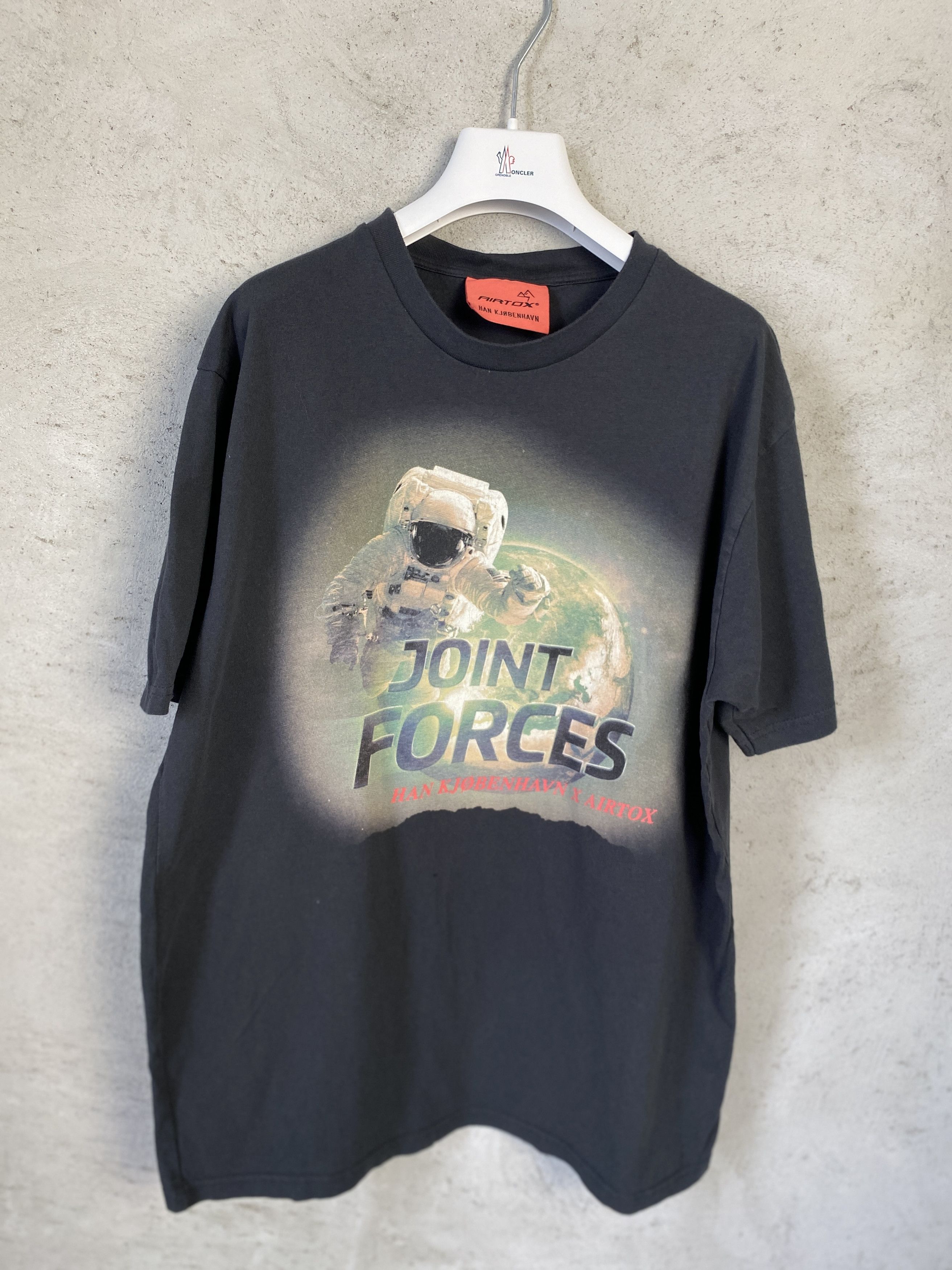 Han Kjobenhavn Han Kjobenhavn x Airtox Joint Forces t-shirt tee Size US XXL / EU 58 / 5 - 1 Thumbnail