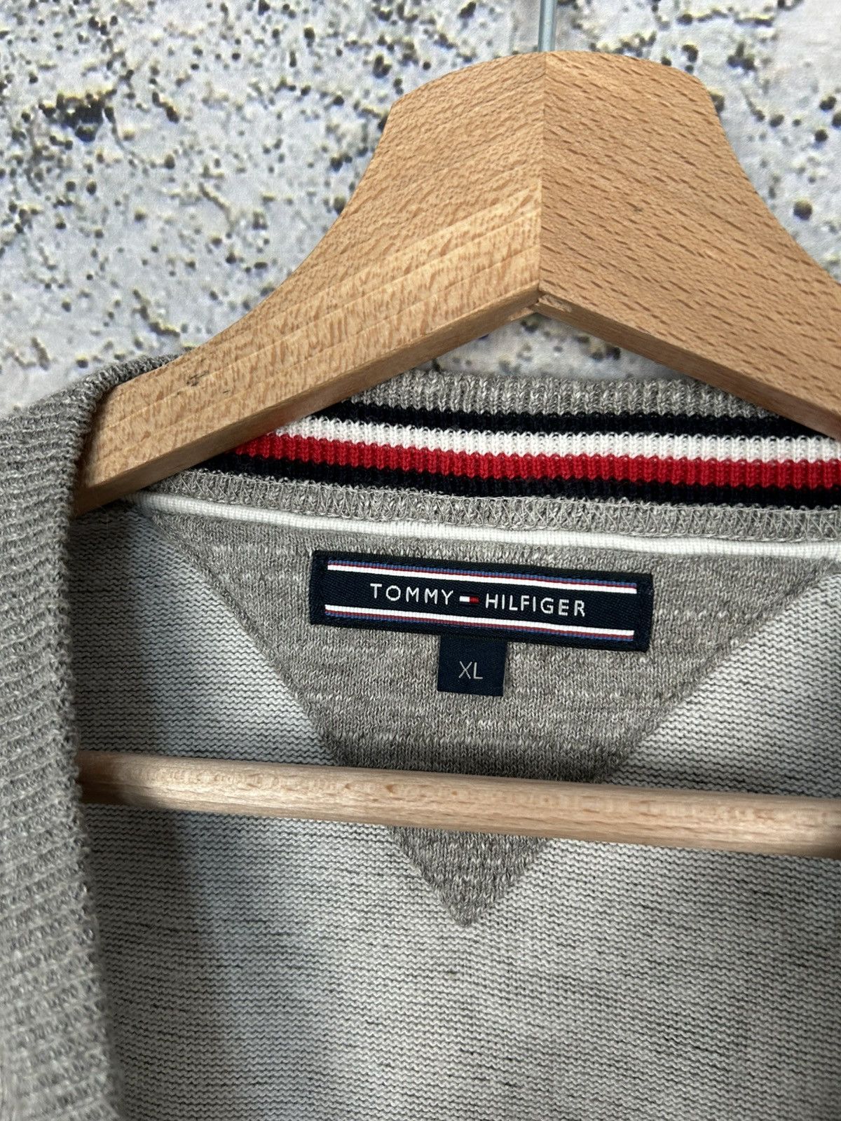 Tommy Hilfiger Tommy Hilfiger Grey Spellout Sweater Streetwear Size US XL / EU 56 / 4 - 5 Thumbnail