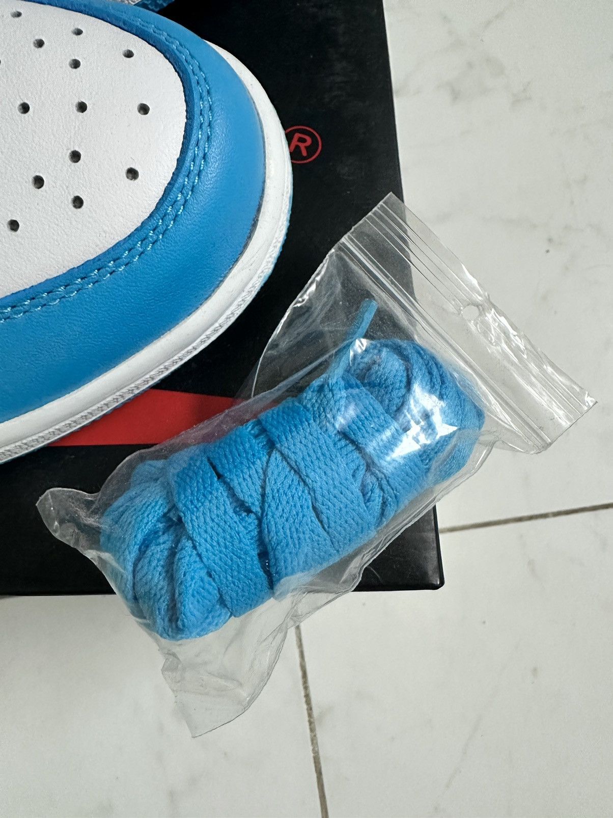 Jordan Brand 2015 Jordan 1 Retro High OG UNC Size US 8.5 / EU 41-42 - 7 Thumbnail