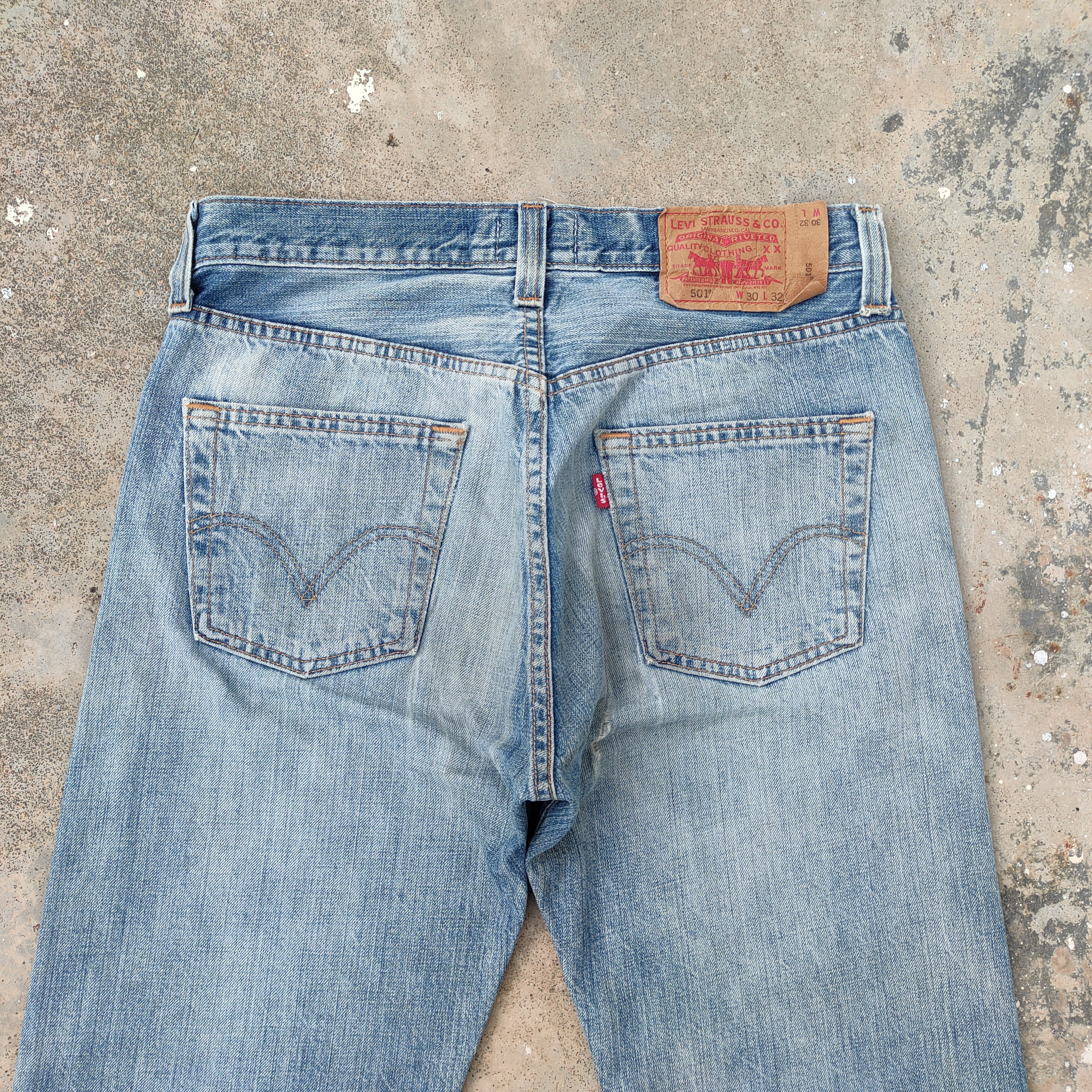 Levi's Vintage Clothing VINTAGE LEVI'S 501 FADED RIPPED JEANS DENIM PANTS Size US 31 - 8 Thumbnail