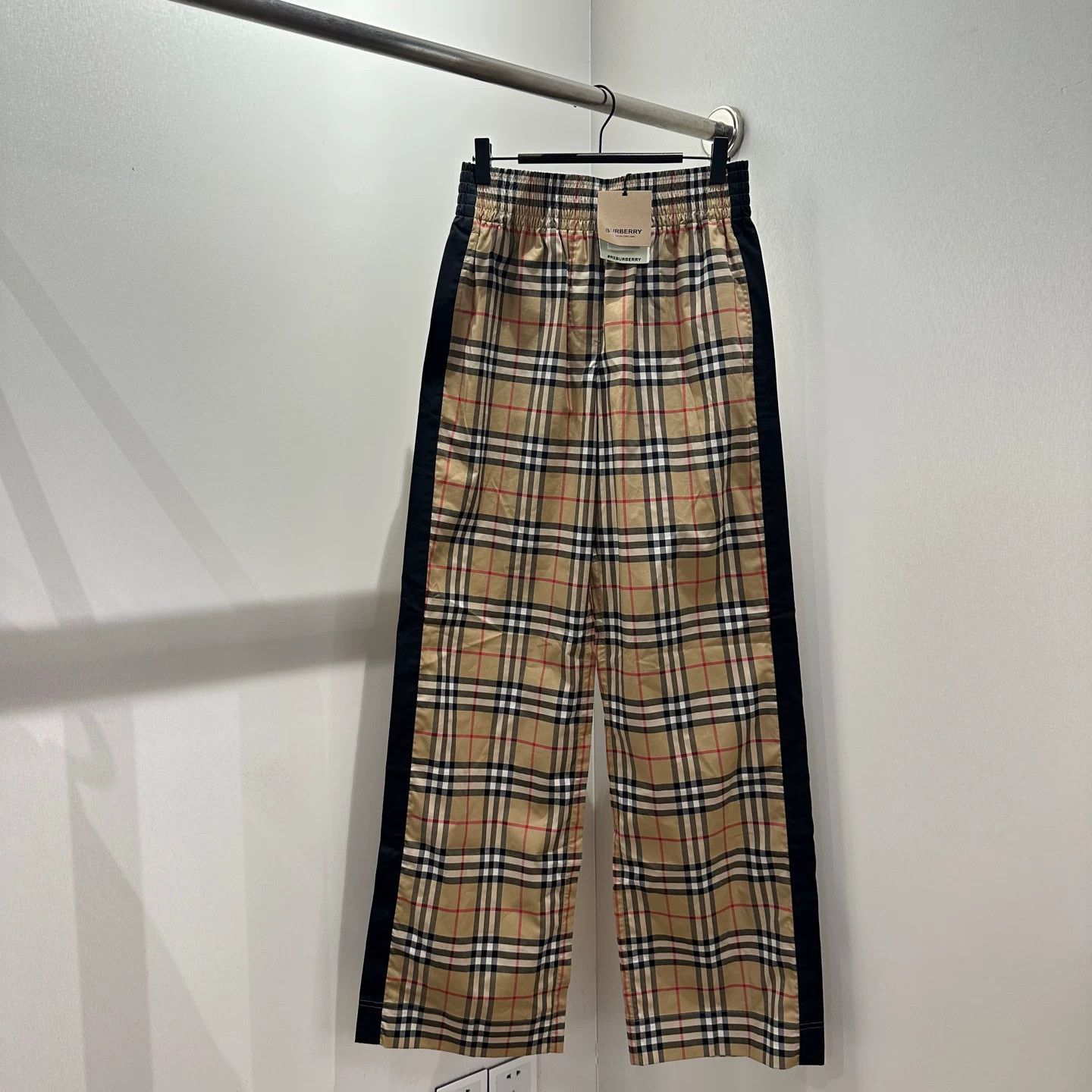 Burberry Burberry Casual Plaid T-Shirt us_4 Women Size S / US 4 / IT 40 - 1 Thumbnail
