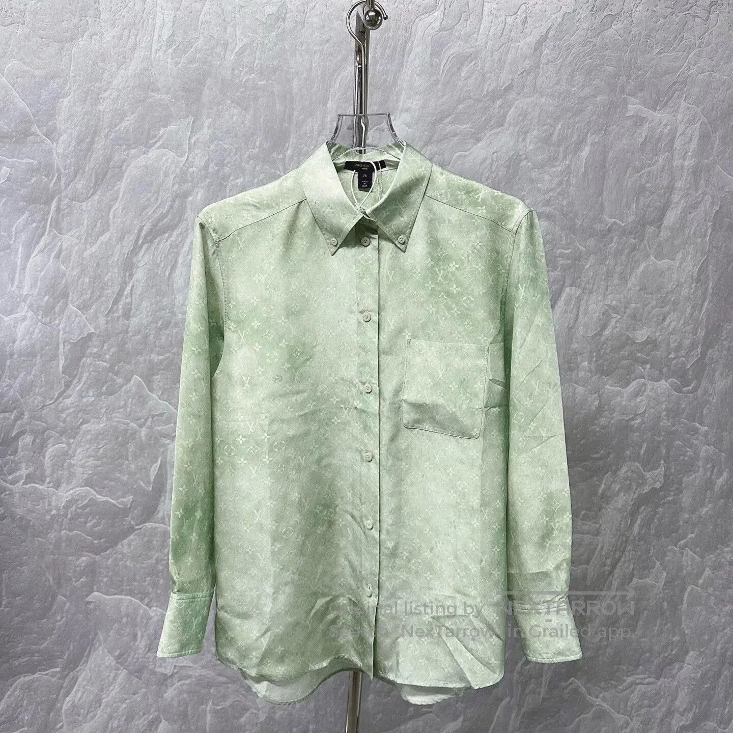 Louis Vuitton Louis Vuitton Logo Silk Shirt in Green. Size S / US 4 / IT 40 - 1 Thumbnail