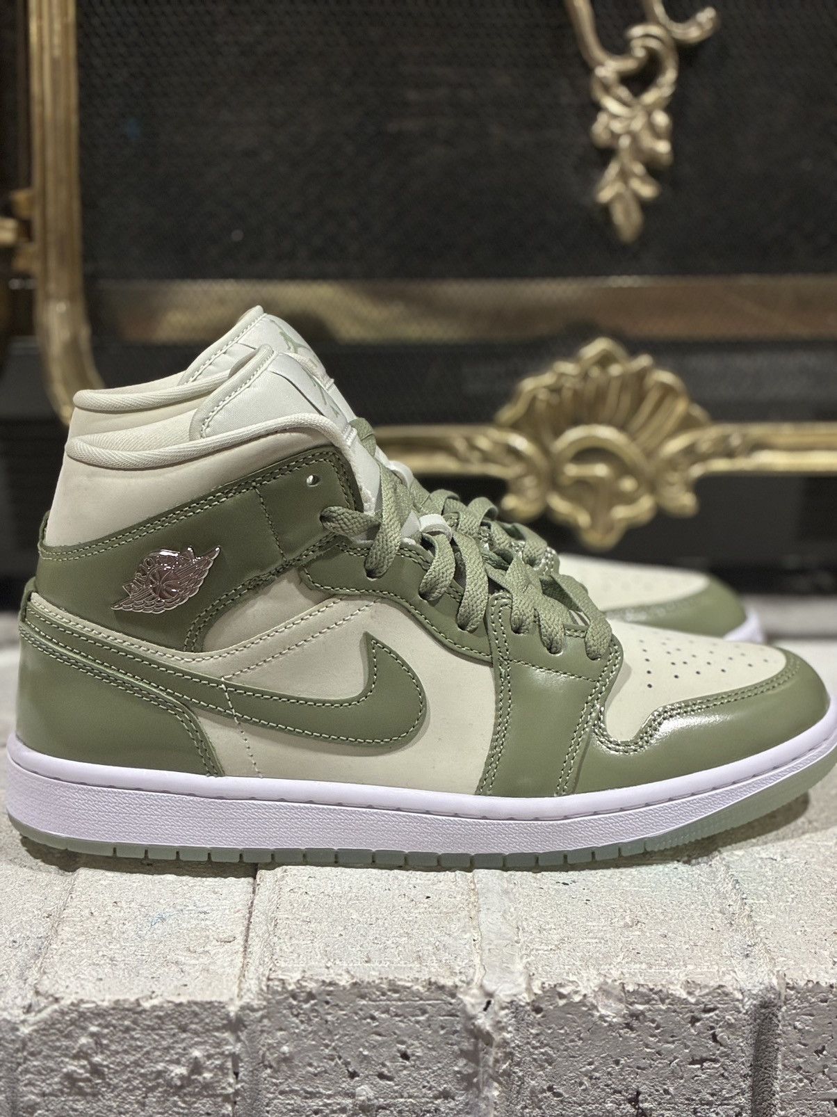 Jordan Brand Jordan 1 Mid SE Sea Glass Oil Green (Women's) Size US 9.5 / IT 39.5 - 2 Thumbnail