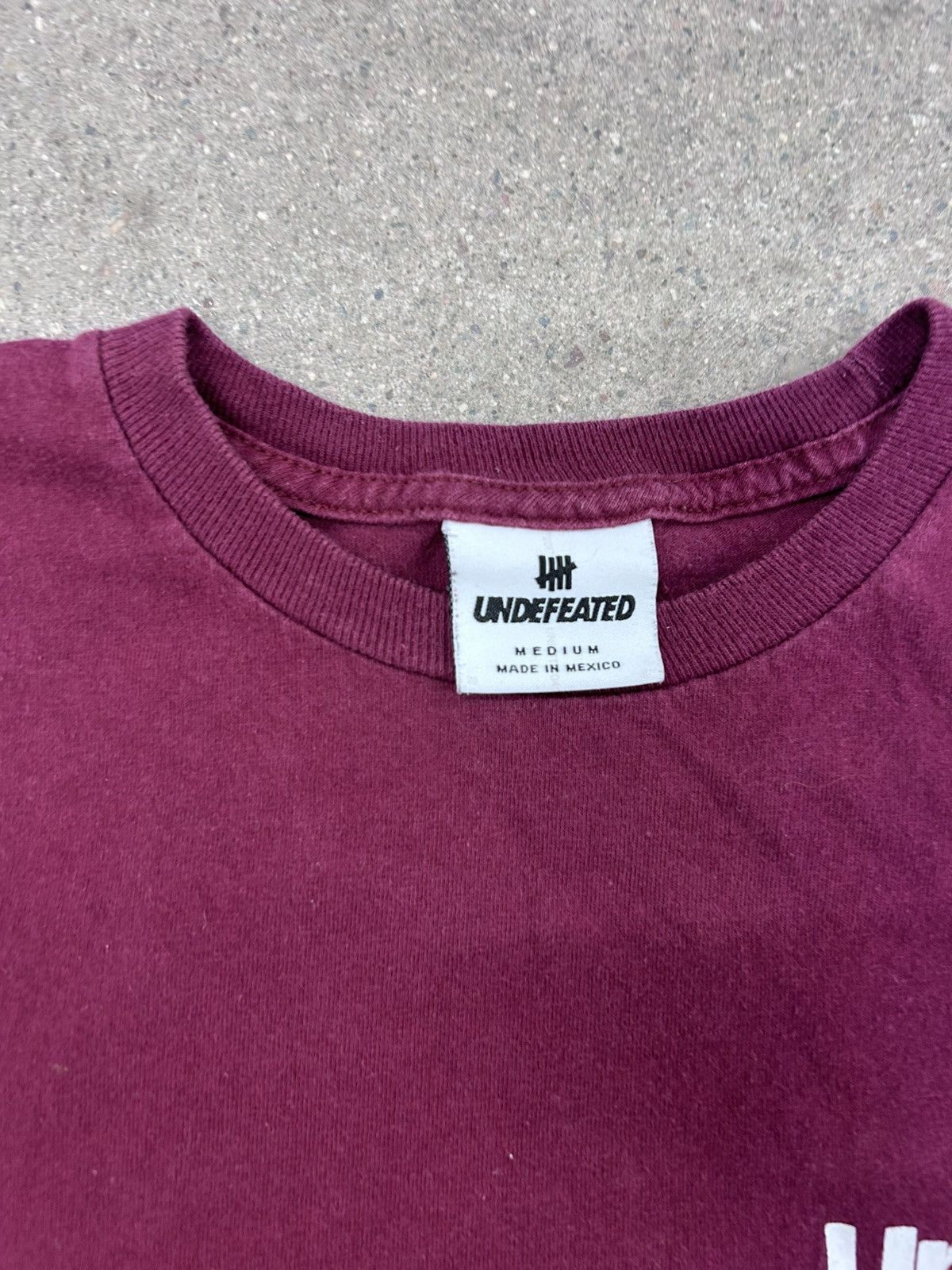 Designer × Undefeated Undefeated T Shirt size medium Size US M / EU 48-50 / 2 - 3 Thumbnail