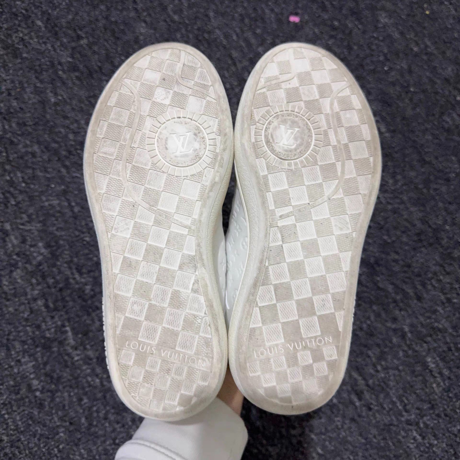Louis Vuitton LV Groovy Debossed Calfskin Low-Top Sneakers K13 Size US 6.5 / IT 36.5 - 5 Thumbnail