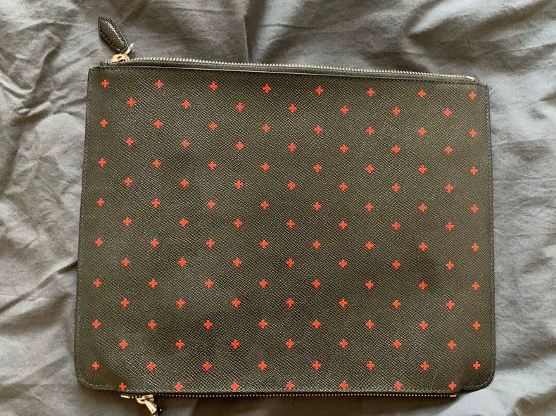 Other Givenchy Limited Edition Red Cross Cross Double-Sided Palm Size ONE SIZE - 3 Thumbnail
