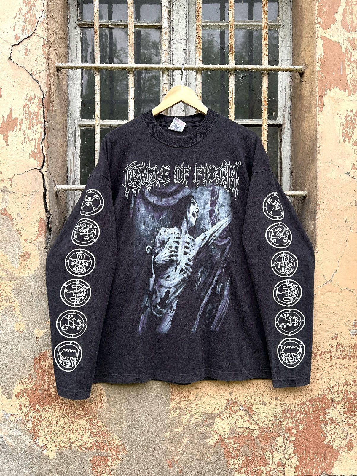 Band Tees VTG 2000 Cradle Of Filth L/S Total Fucking Darkness Shirt XL Size US XL / EU 56 / 4 - 2 Thumbnail
