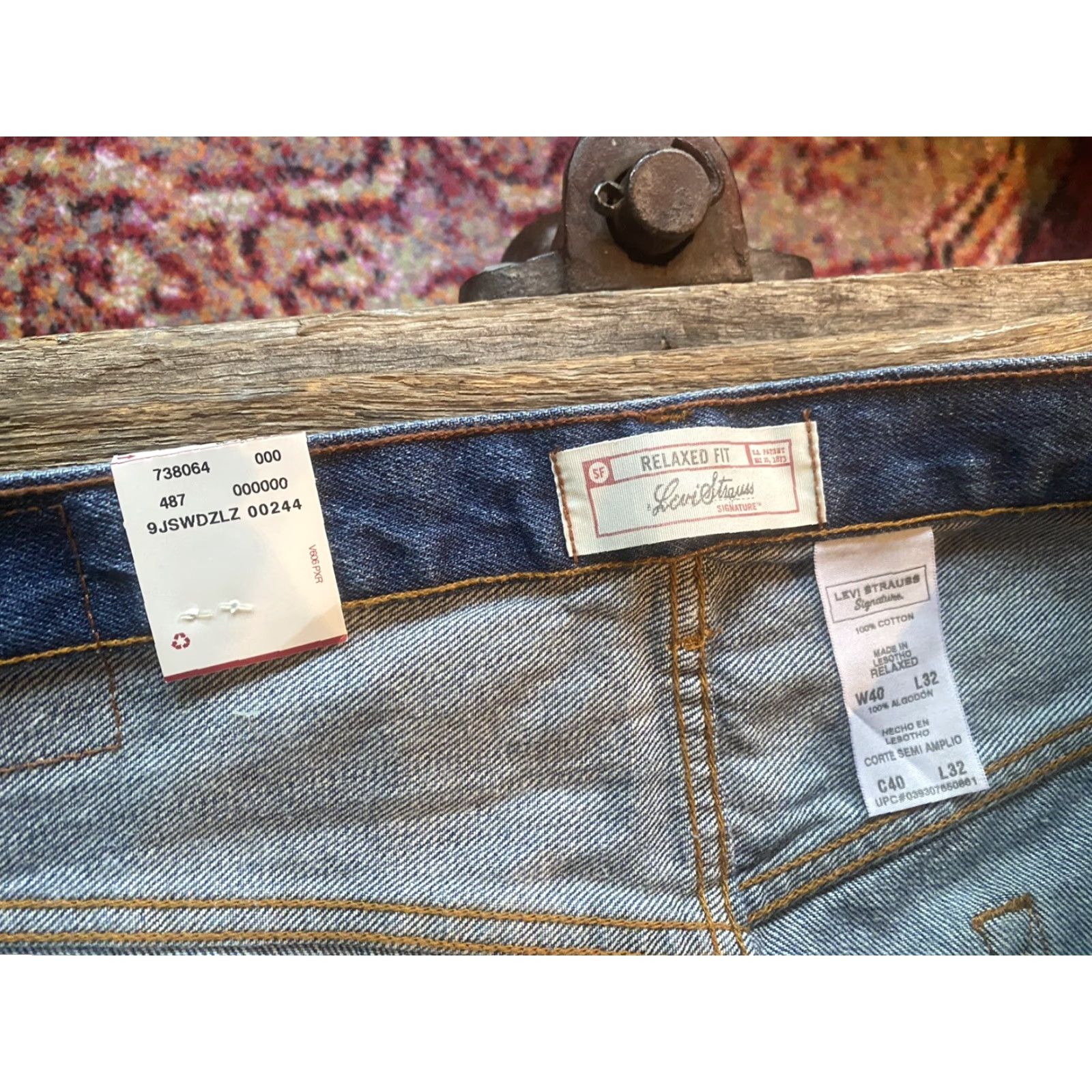 Levi's VINTAGE Levi's Jeans Signature Relaxed 34W x 32L Blue 100% Cotton Mens NWT NOS Size US 40 / EU 56 - 4 Thumbnail