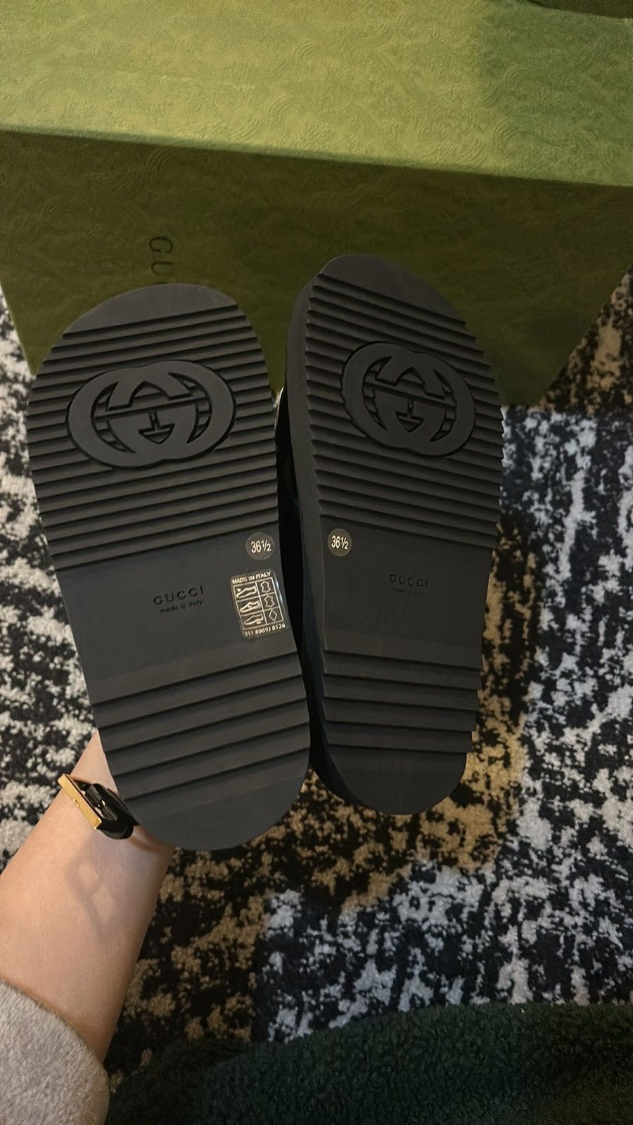 Gucci Gucci Logo Sandal Black and White size 36.5 Size US 6.5 / IT 36.5 - 6 Thumbnail