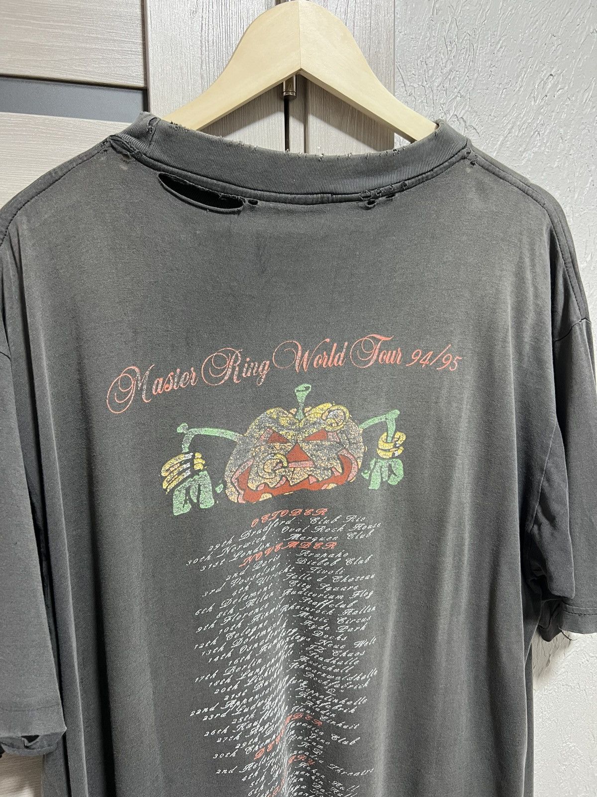 Band Tees HELLOWEEN Vintage T-shirt Master Ring World Tour 94/95 LIVE Size US M / EU 48-50 / 2 - 8 Thumbnail