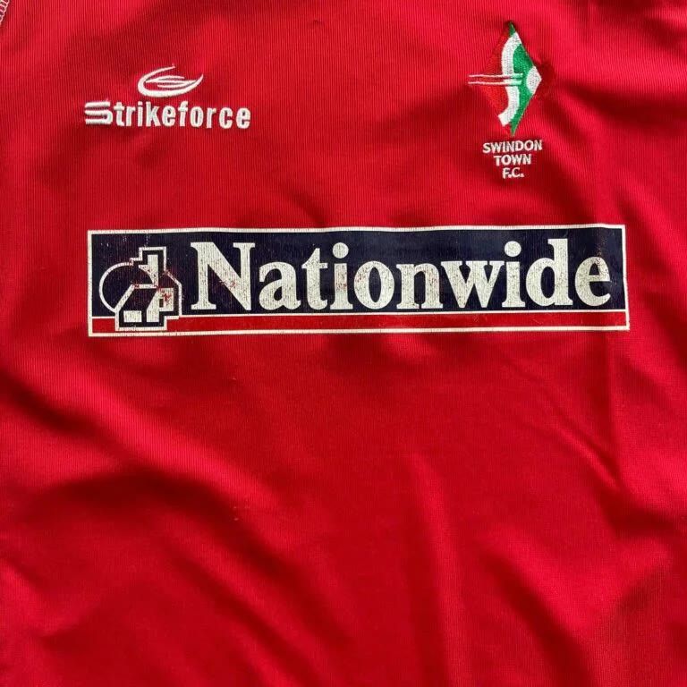 Other Swindon Town 2004-05 Strikeforce home football jersey size L Size US L / EU 52-54 / 3 - 5 Thumbnail
