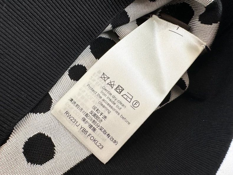 Louis Vuitton Louis Vuitton Polka-dot knit sweater Size US S / EU 44-46 / 1 - 6 Thumbnail