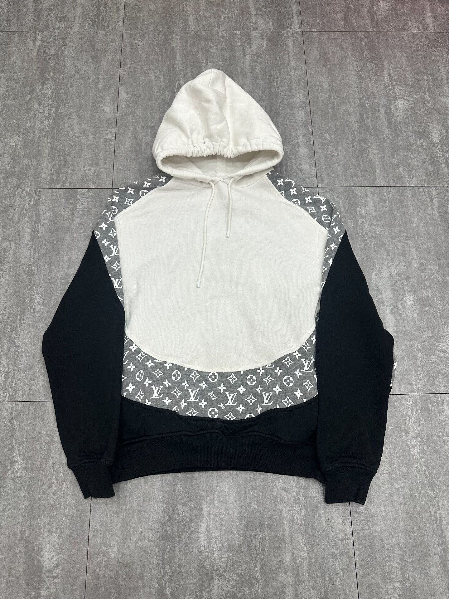 Louis Vuitton Louis Vuitton Collab White Hoodie S Women Size S / US 4 / IT 40 - 1 Thumbnail