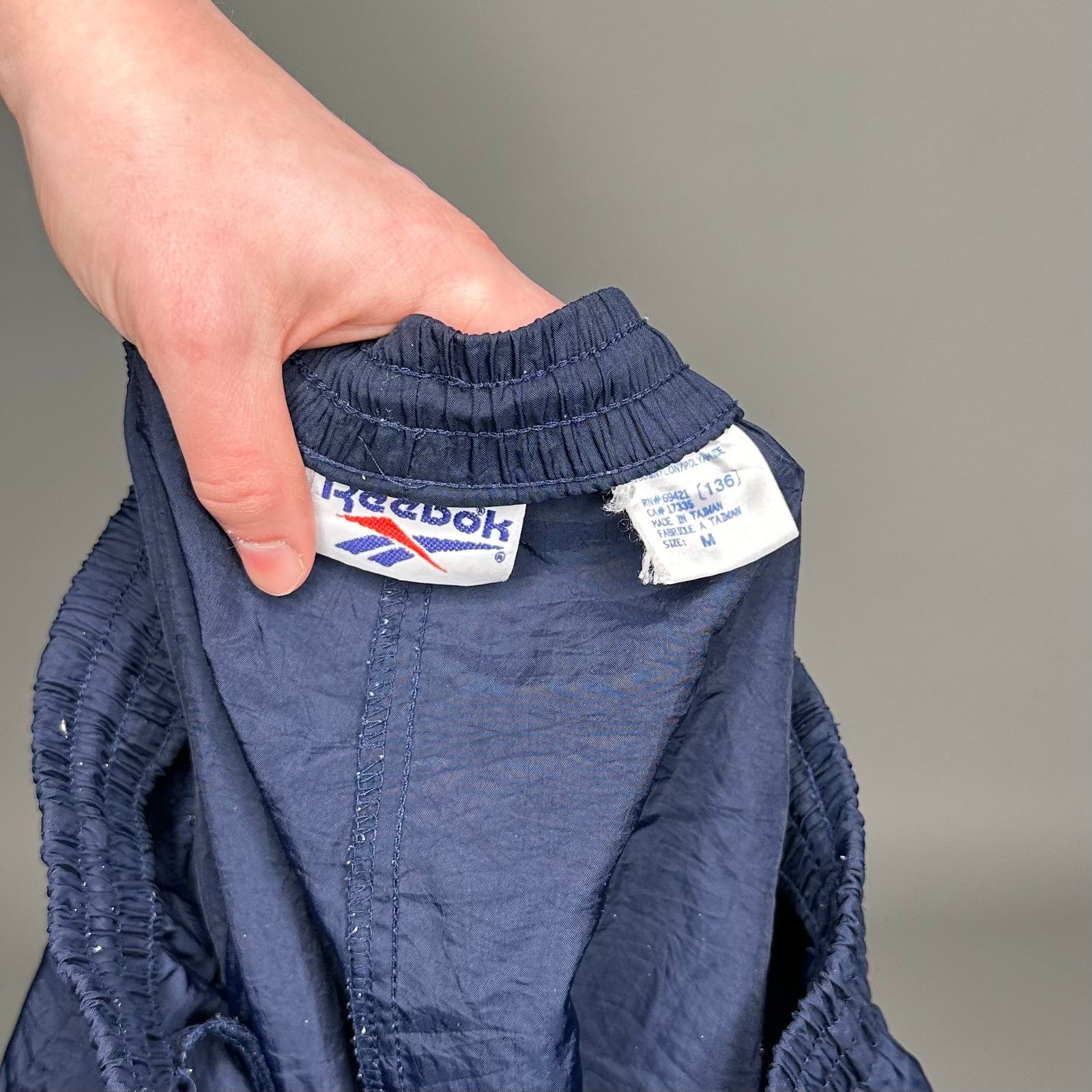 Reebok Vintage 90s Reebok Track Pants Mens M Navy Blue Nylon Jogger Size US 32 / EU 48 - 5 Thumbnail