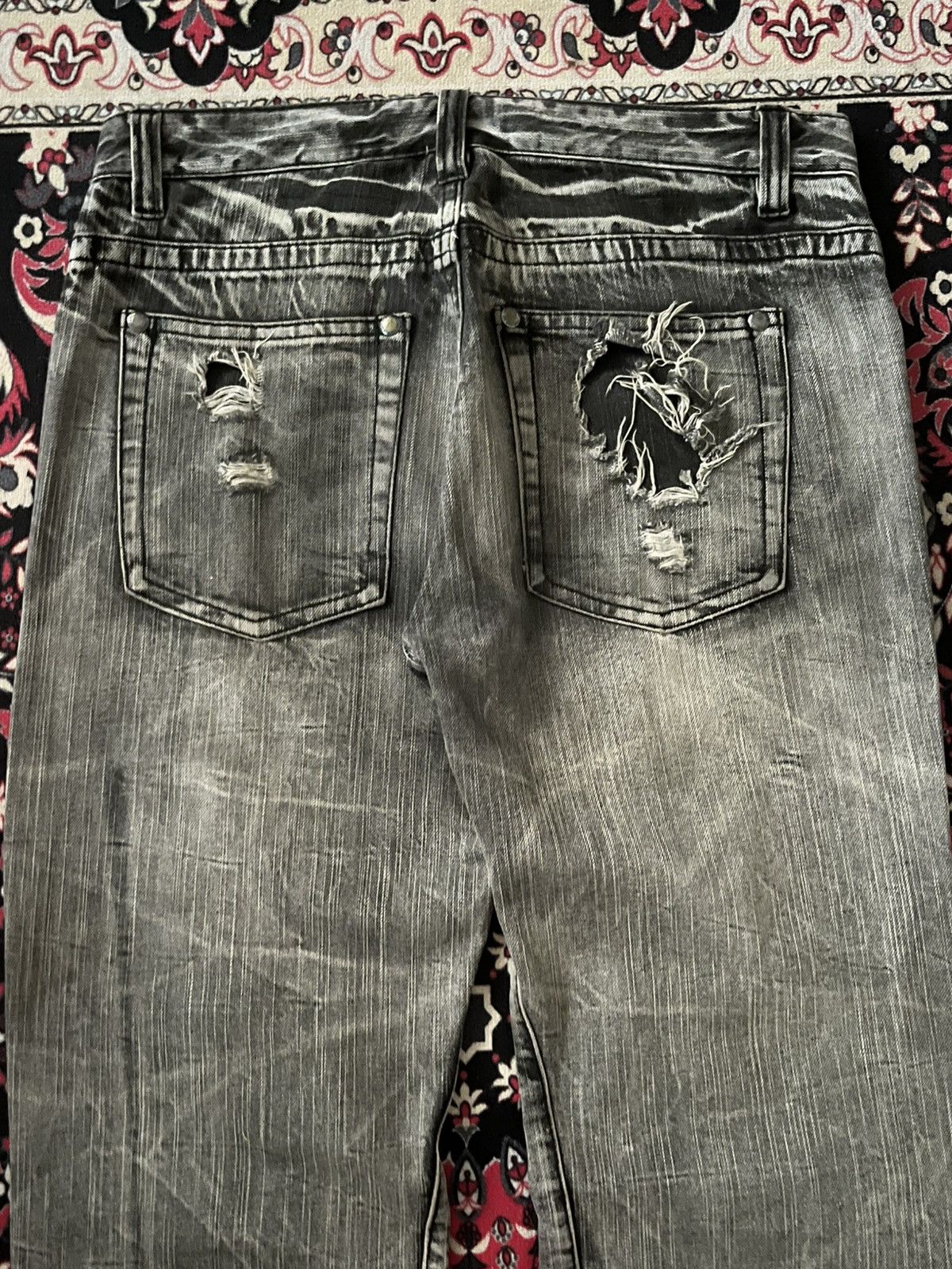 Le Grande Bleu (L.G.B.) ⚡️Trashed⚡️Vintage Japan Grunge Light Grey Distressed Jeans Size US 33 - 9 Thumbnail