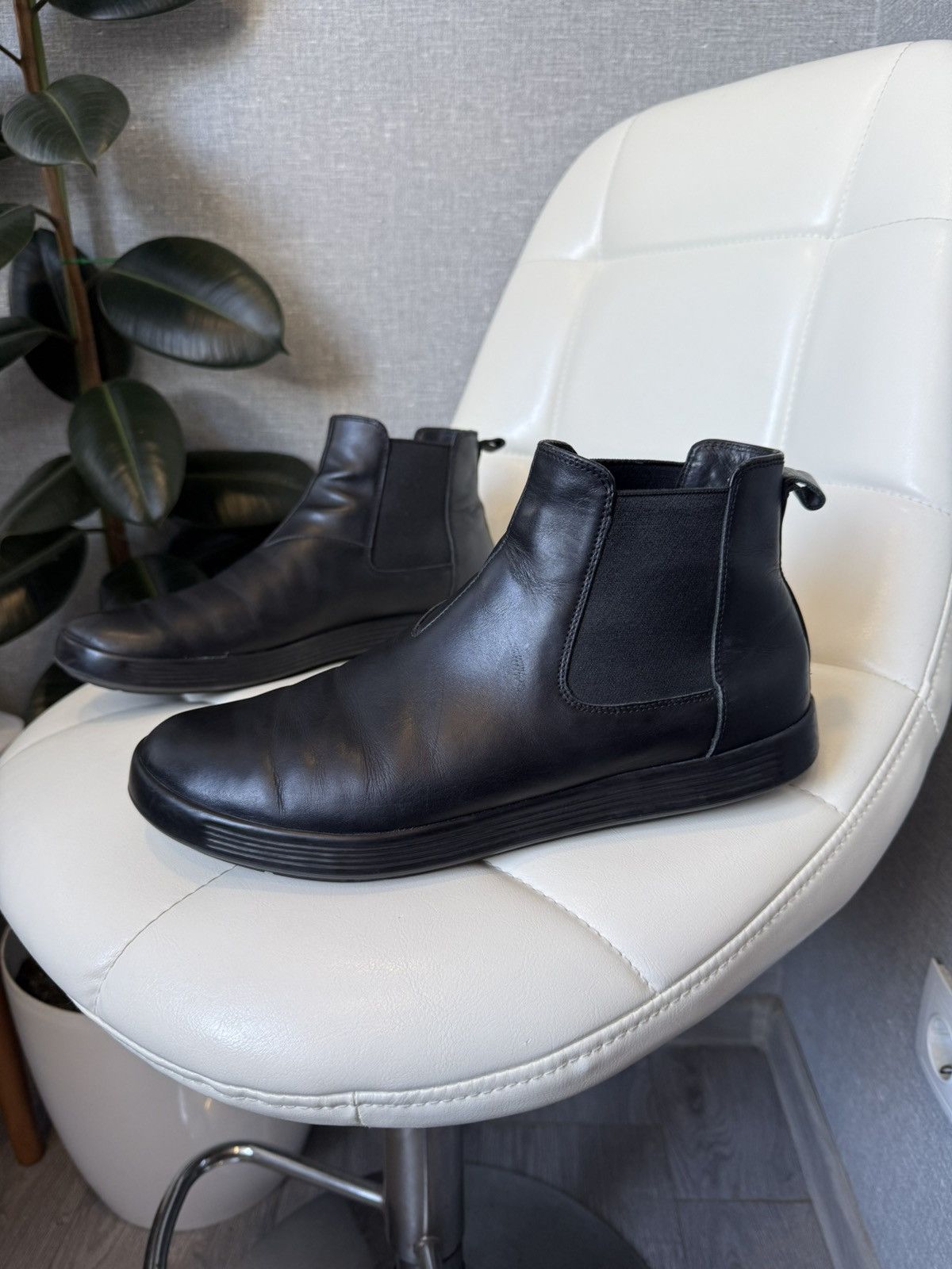 Prada Prada Black Leather Chelsea Boots Ankle Elastic Panel Shoes Size US 8.5 / EU 41-42 - 2 Thumbnail