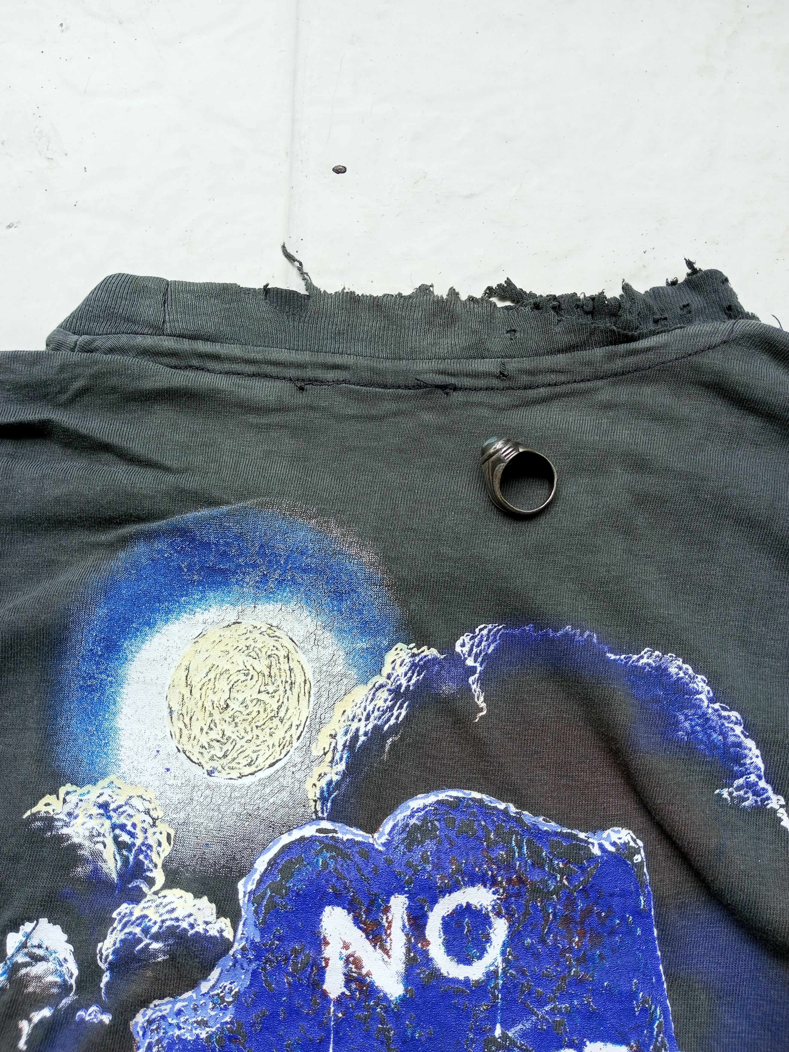 Band Tees Distressed Vintage 90s Iron Maiden sun faded tees Size US L / EU 52-54 / 3 - 7 Thumbnail