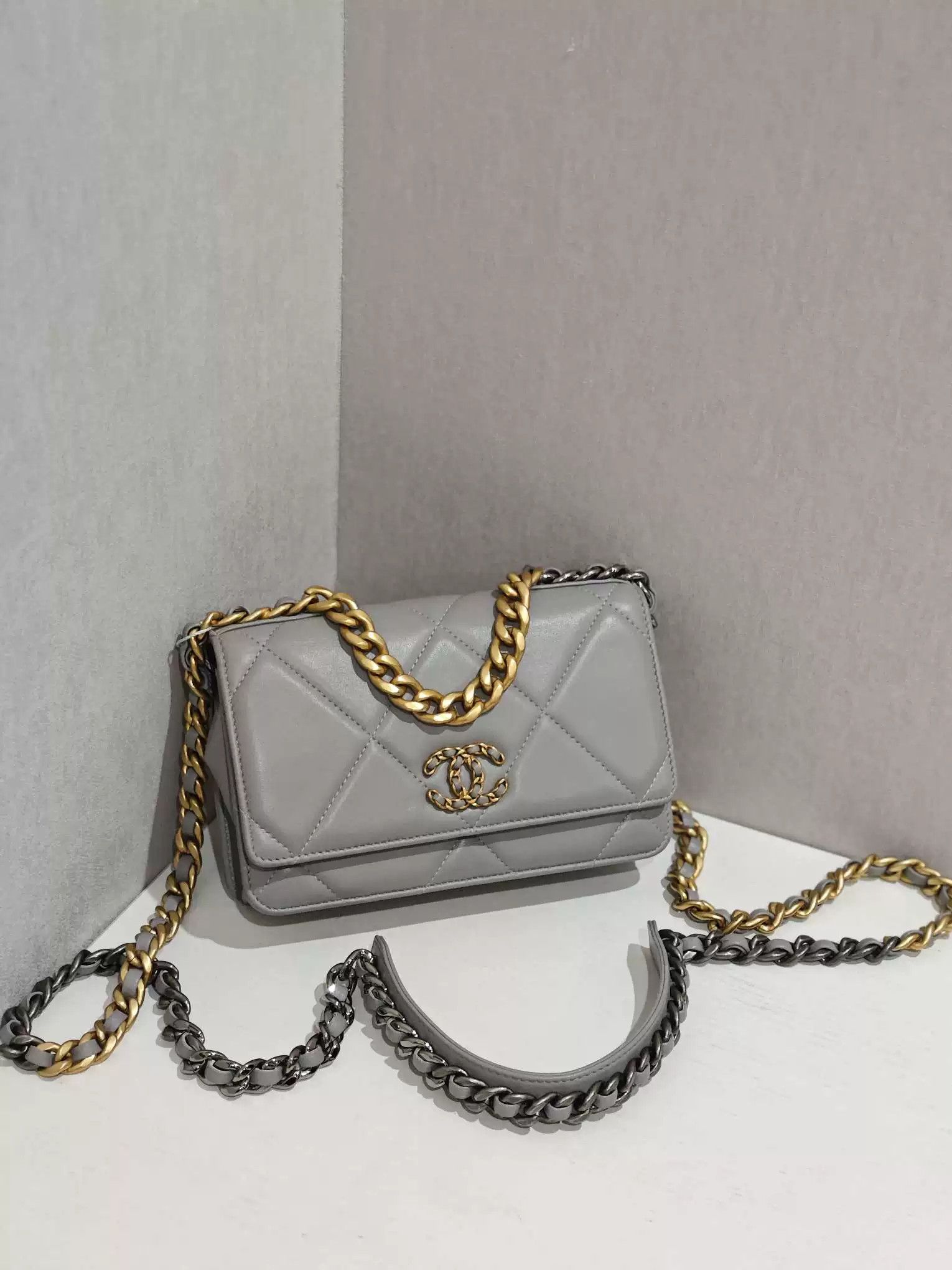 Chanel Pre-loved Bag Very good condition Size ONE SIZE - 1 Thumbnail