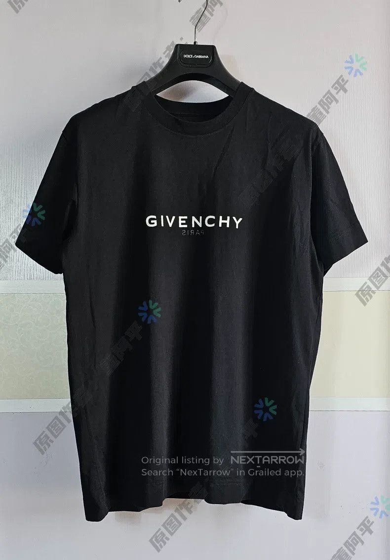 Givenchy Givenchy Short-sleeve T-shirt black reverse printed logo Size US XL / EU 56 / 4 - 1 Thumbnail
