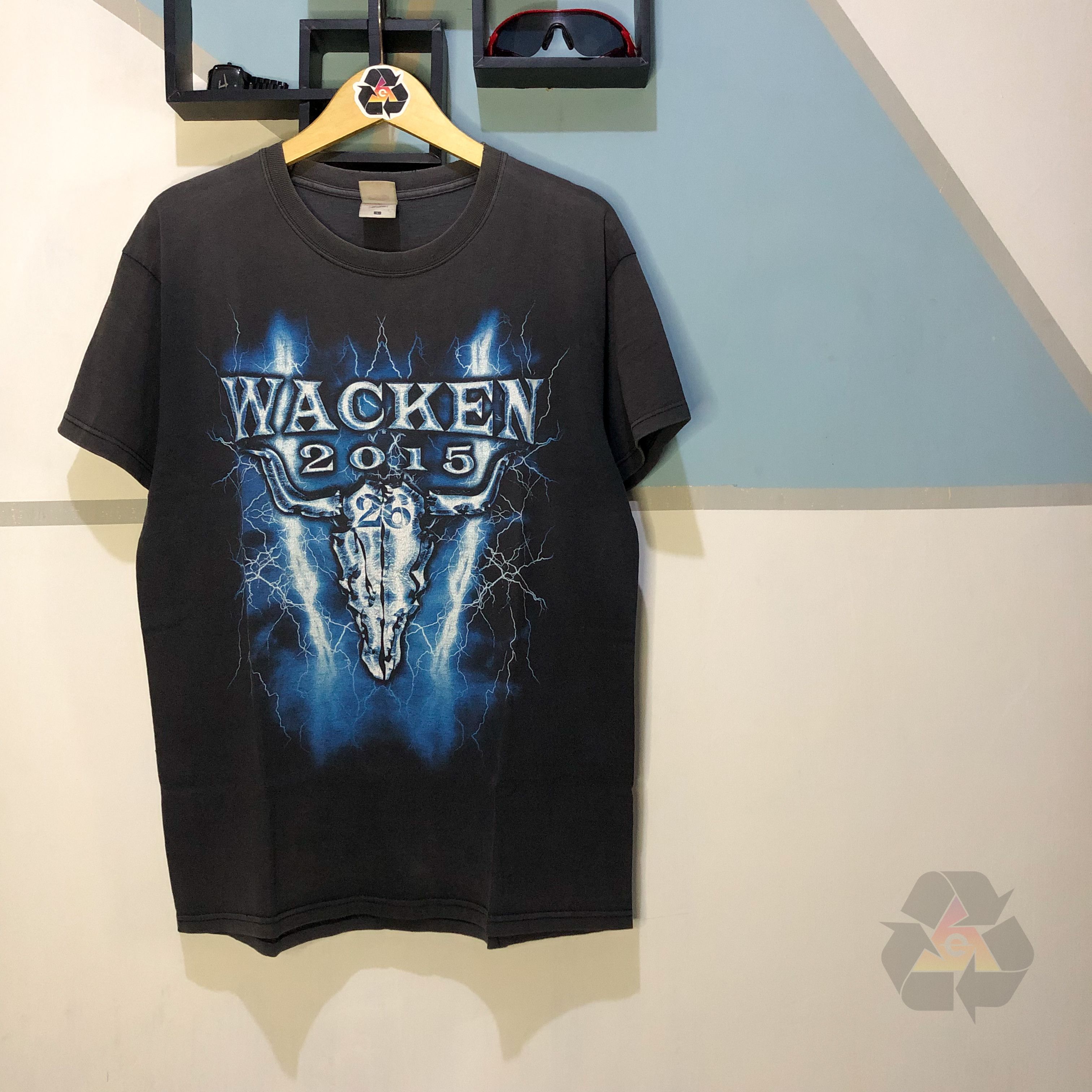 Band Tees Vintage WOA Wacken Festival 2015 THRASHED Rare T-Shirt Y2K Size US L / EU 52-54 / 3 - 1 Thumbnail