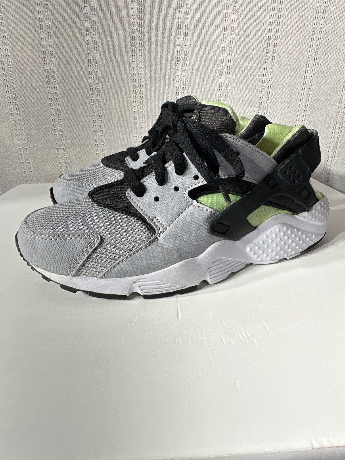 Nike Nike Air Huarache Wolf Grey Electric Green (GS Size US 8 / IT 38 - 1 Thumbnail