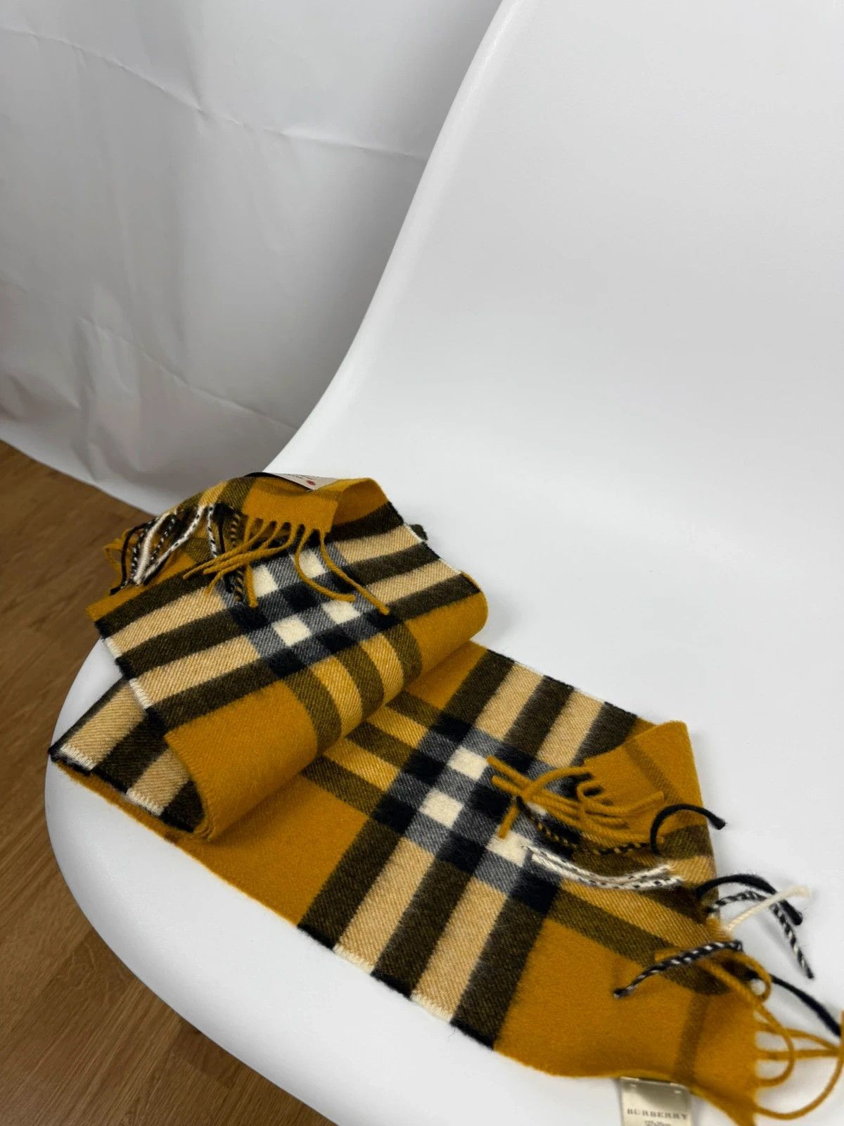 Burberry Burberry Nova Check Scarf 100% Cashmere Made In Scotland Size ONE SIZE - 11 Thumbnail