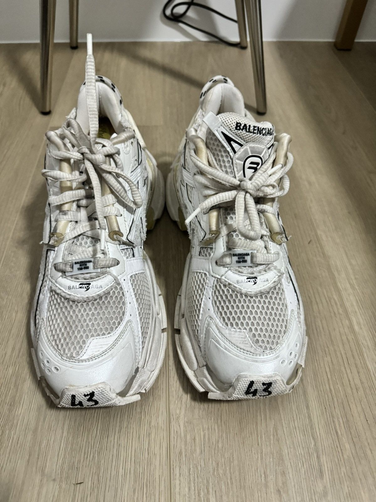 BALENCIAGA Runner スニーカー ホワイト サイズ43 Balenciaga × Kith Balenciaga x Kith White Runners Size 43 | Grailed
