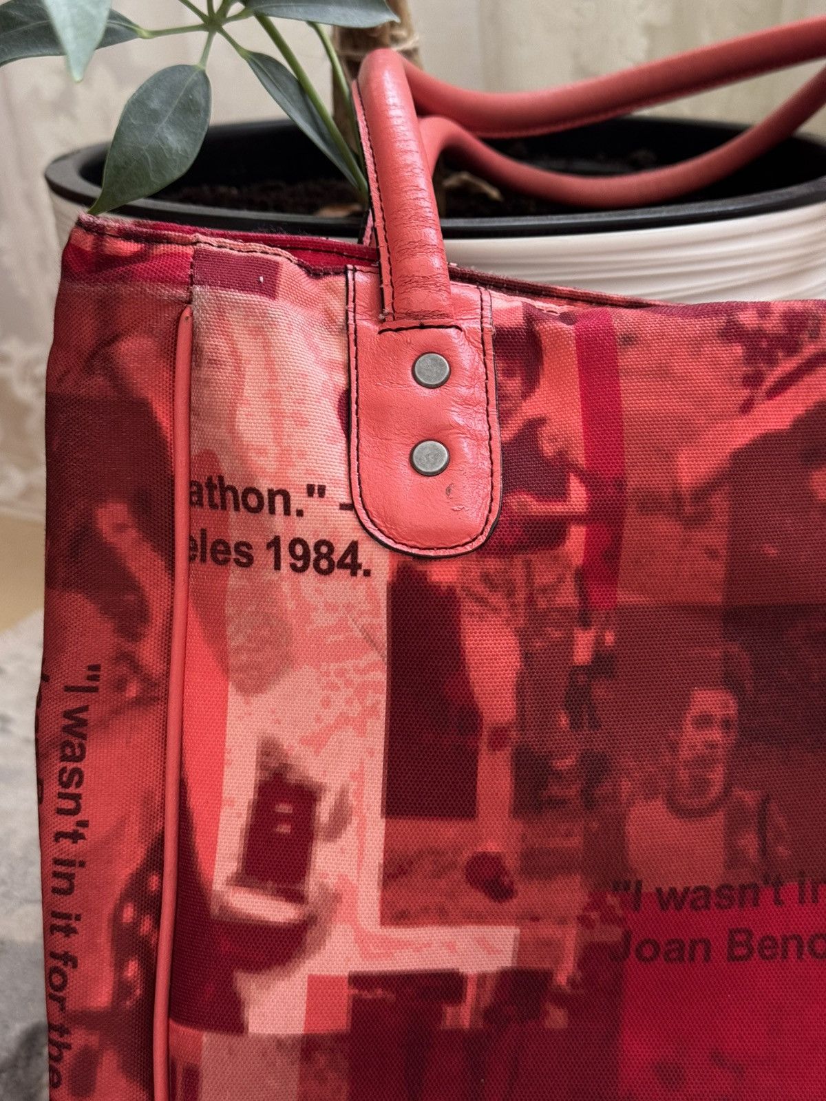 Nike Vintage Nike Bag Red Art Print Limited Canvas Shoulder Bag Size ONE SIZE - 12 Thumbnail